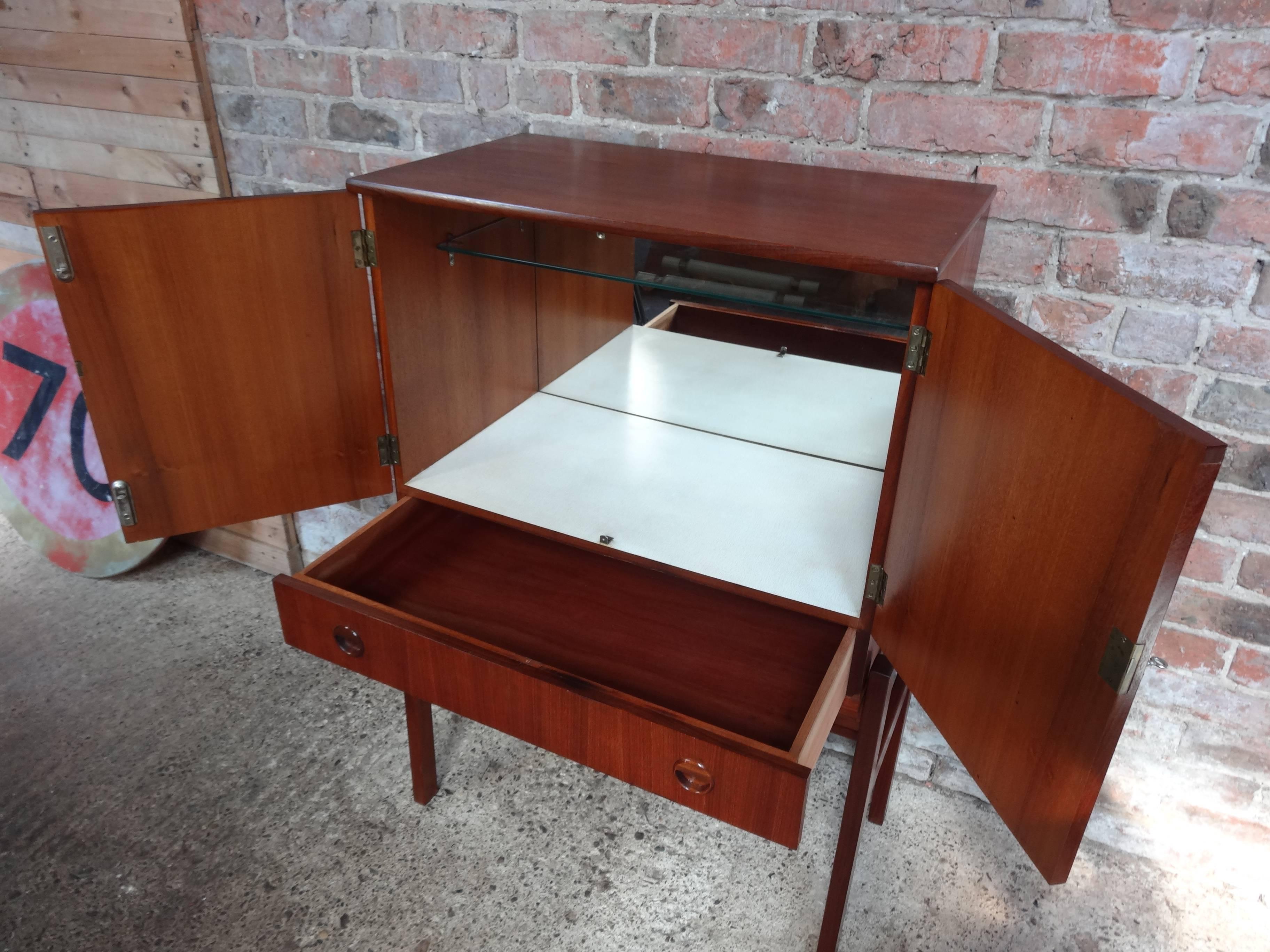20th Century Retro Vintage 1960 Cocktail Cabinet with Mirror and Glass Shelf and Light For Sale