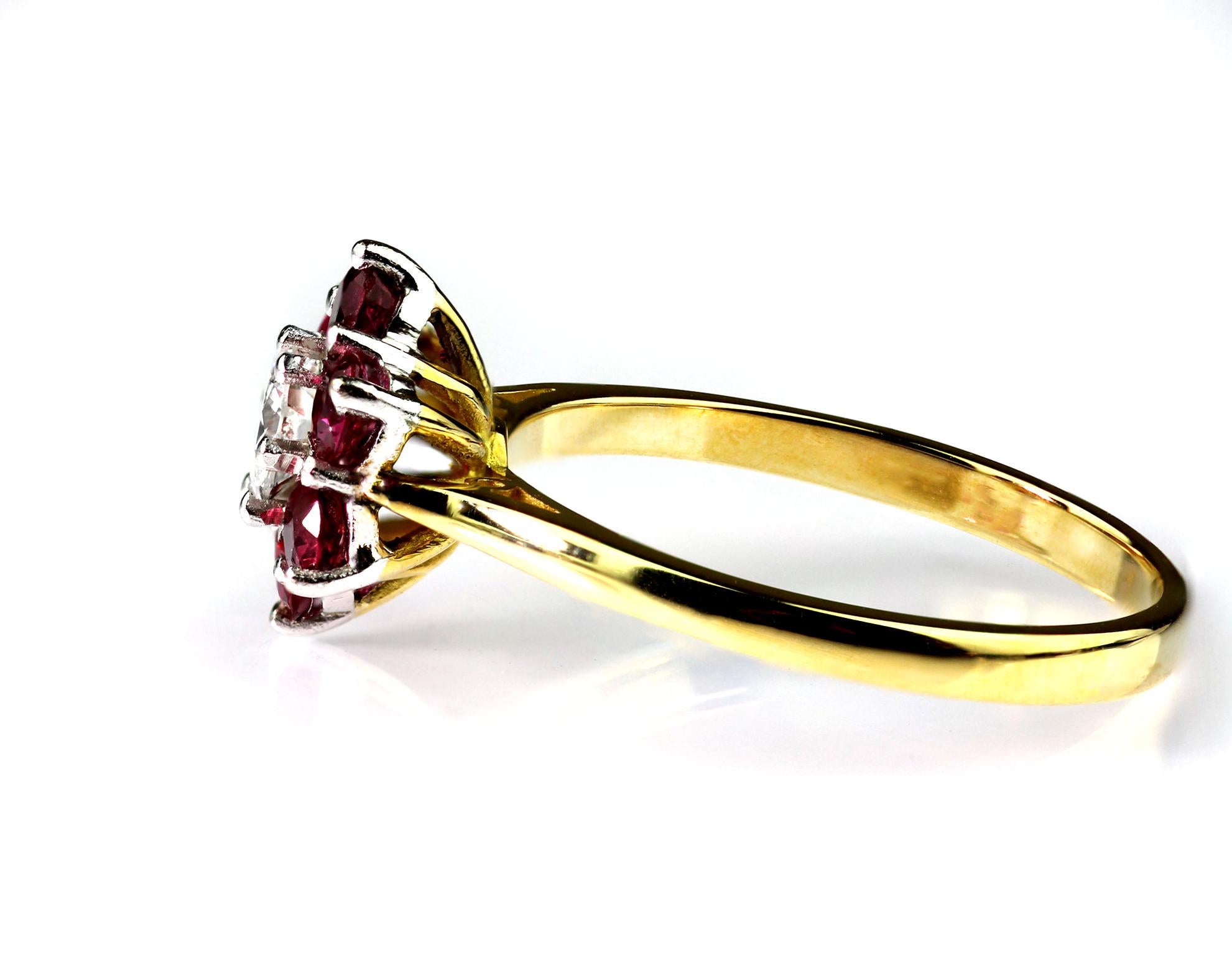 Retro/Vintage 1970er Jahre Rubin- und Diamant-Cluster-Ring aus 18 Karat Gold im Zustand „Hervorragend“ im Angebot in London, GB