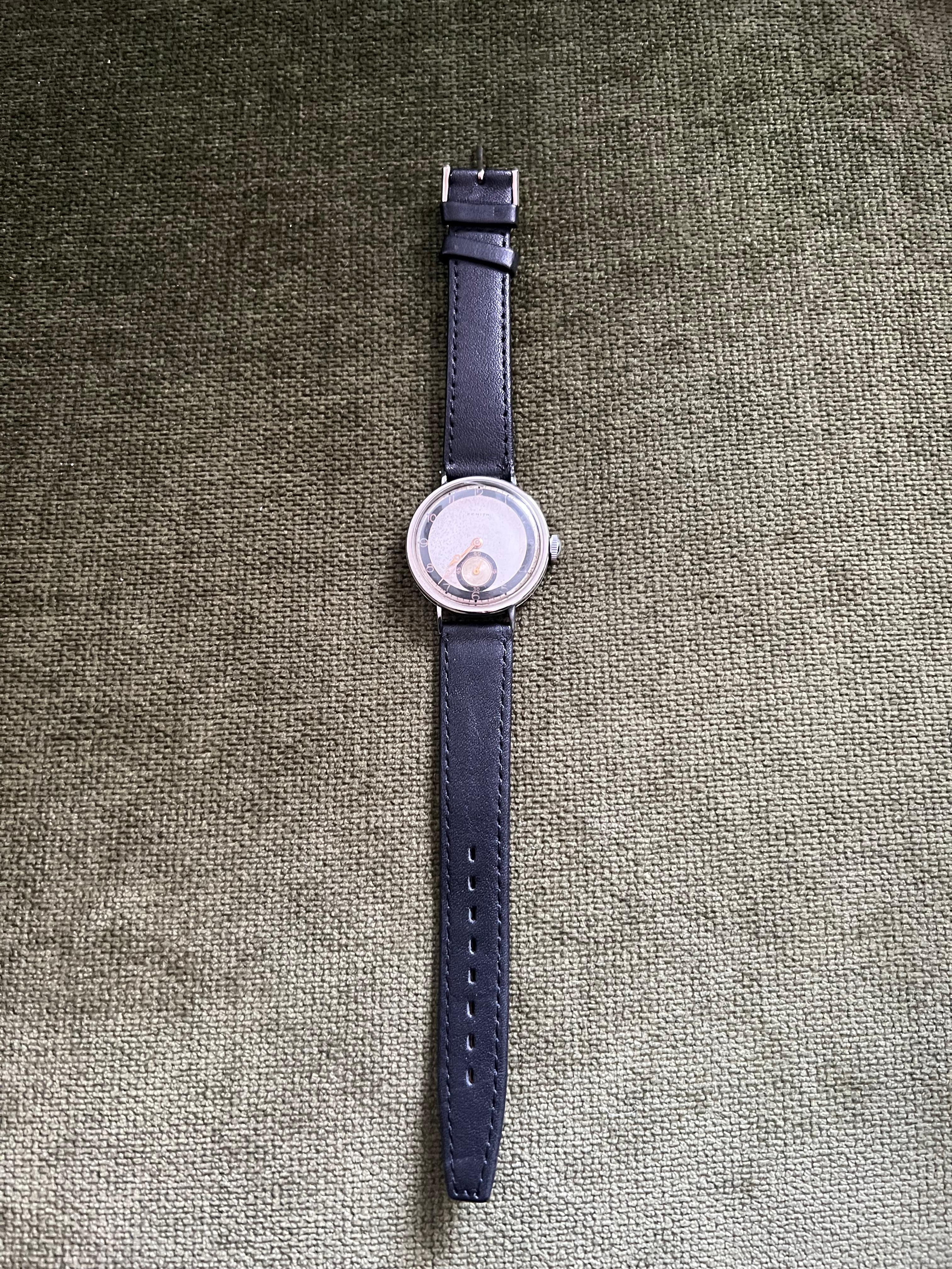 Orologio pilota Zenith vintage 2 toni e 2 quadranti CIRCA 1950 cinturino in pelle nera in vendita 6