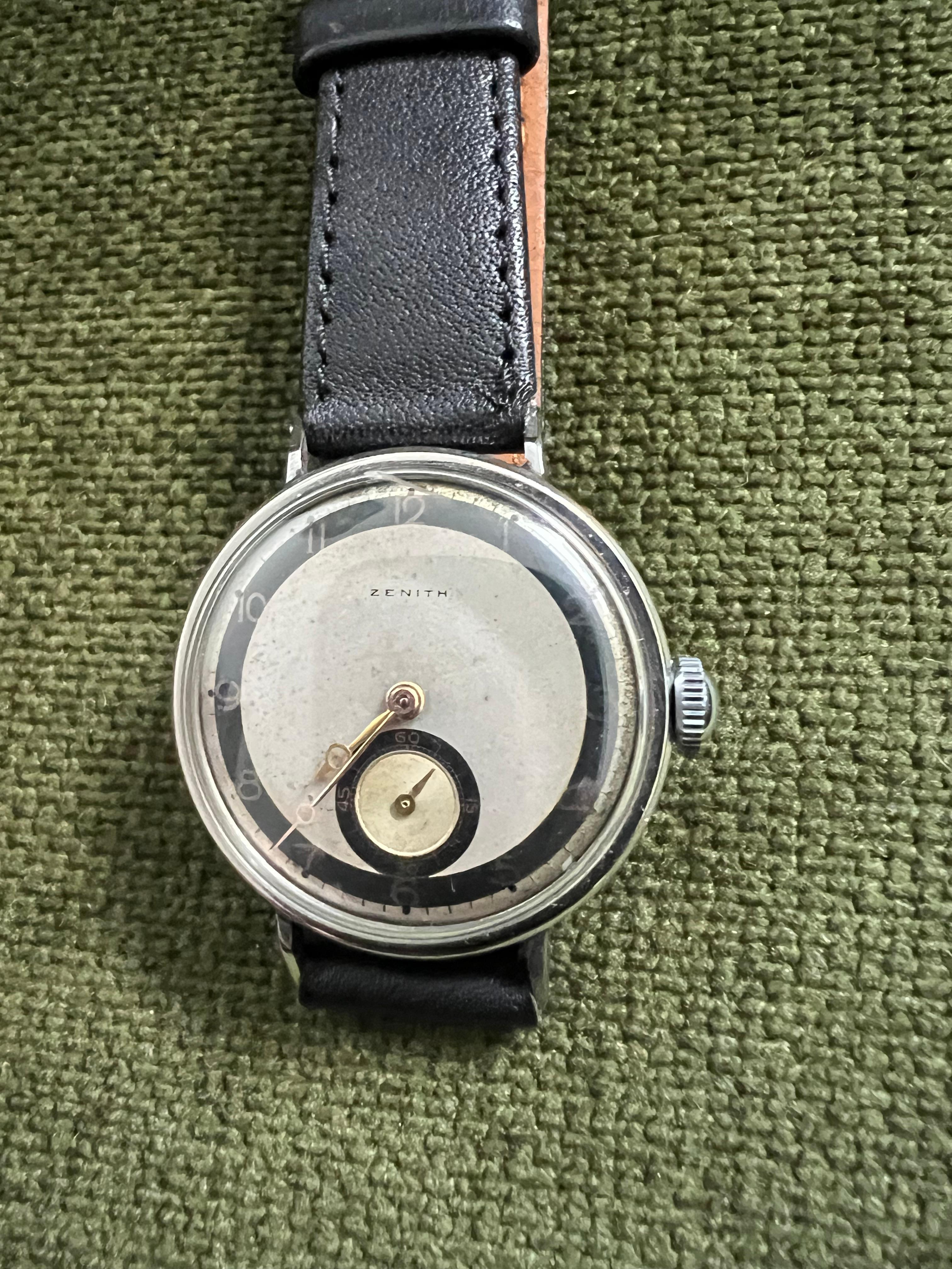 Art Déco Orologio pilota Zenith vintage 2 toni e 2 quadranti CIRCA 1950 cinturino in pelle nera in vendita