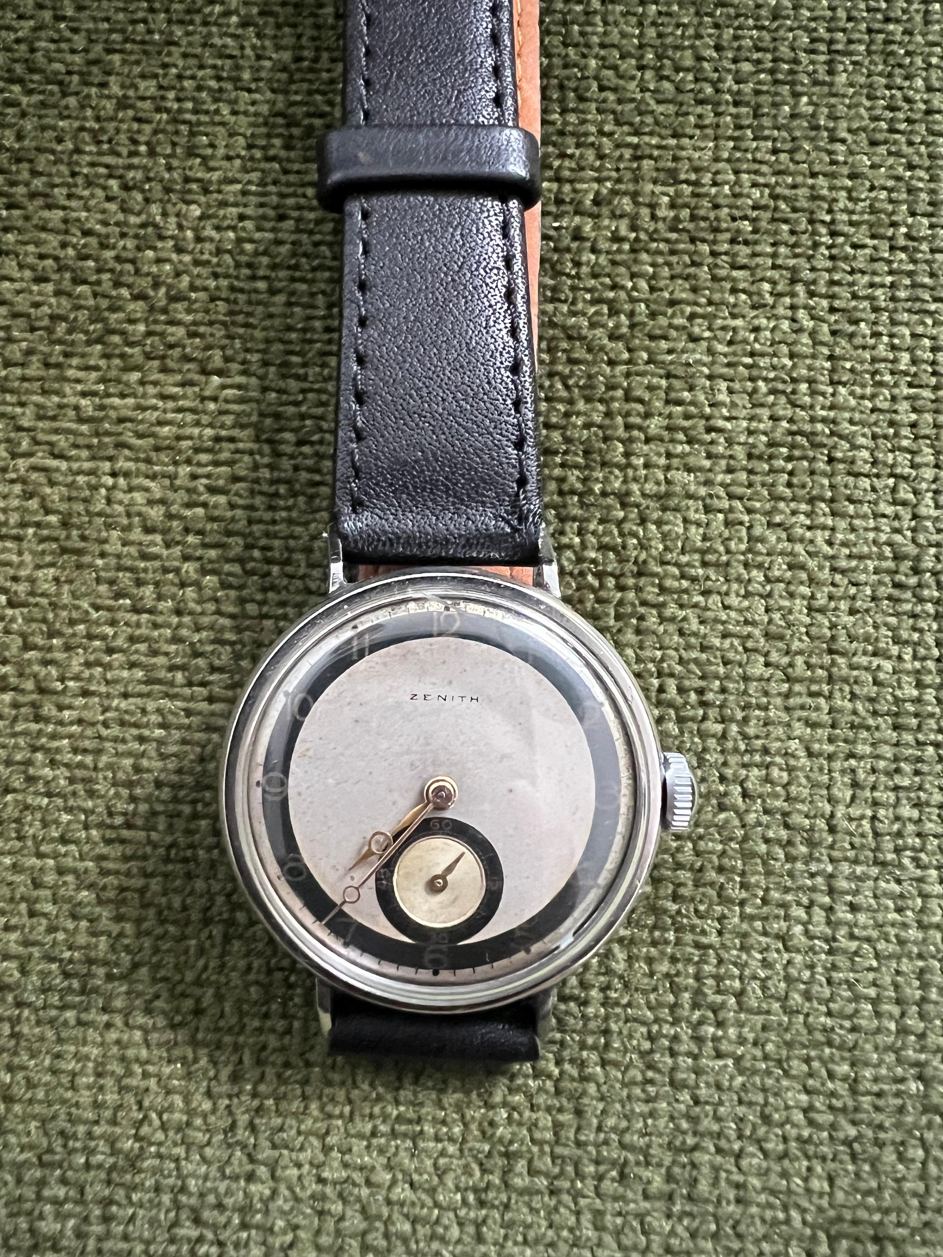 da uomo o donna Orologio pilota Zenith vintage 2 toni e 2 quadranti CIRCA 1950 cinturino in pelle nera in vendita