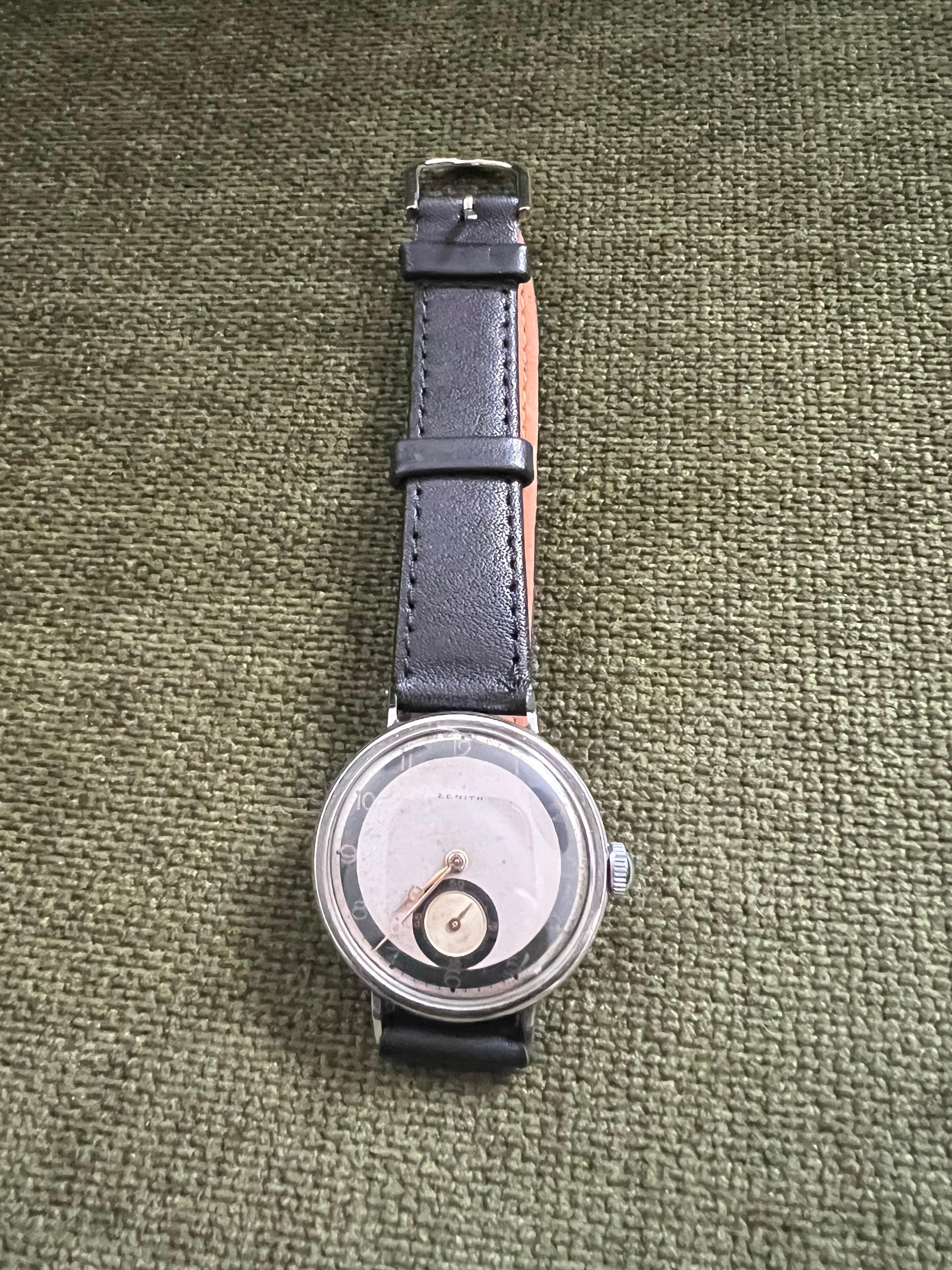 Orologio pilota Zenith vintage 2 toni e 2 quadranti CIRCA 1950 cinturino in pelle nera in vendita 2