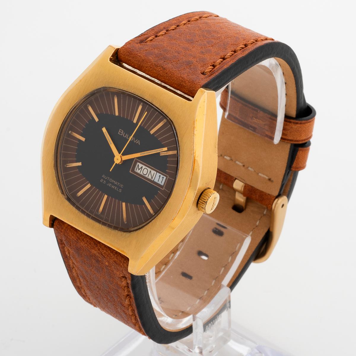 Our very retro vintage Bulova automatic N2 has a gold plated x mm case of stainless steel with heavy gold plate and is fitted to a new quality leather strap with gold tone tang buckle. Presented in excellent condition for its age, we date production