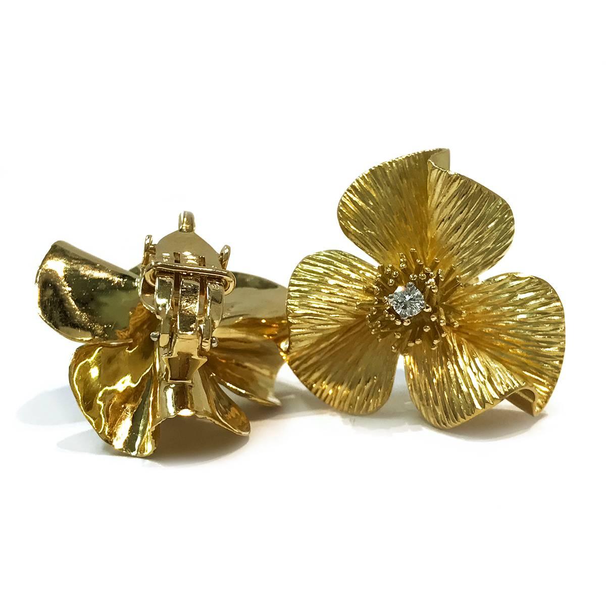 Retro/Vintage 18K Yellow Gold Large Textured Flower Clip-on Earrings with round brilliant-cut center Diamond. The center diamonds have a total carat weight of 0.20ctw. Stamped on the back of the clip is PAT 2423905 and a double “P” logo. The clips