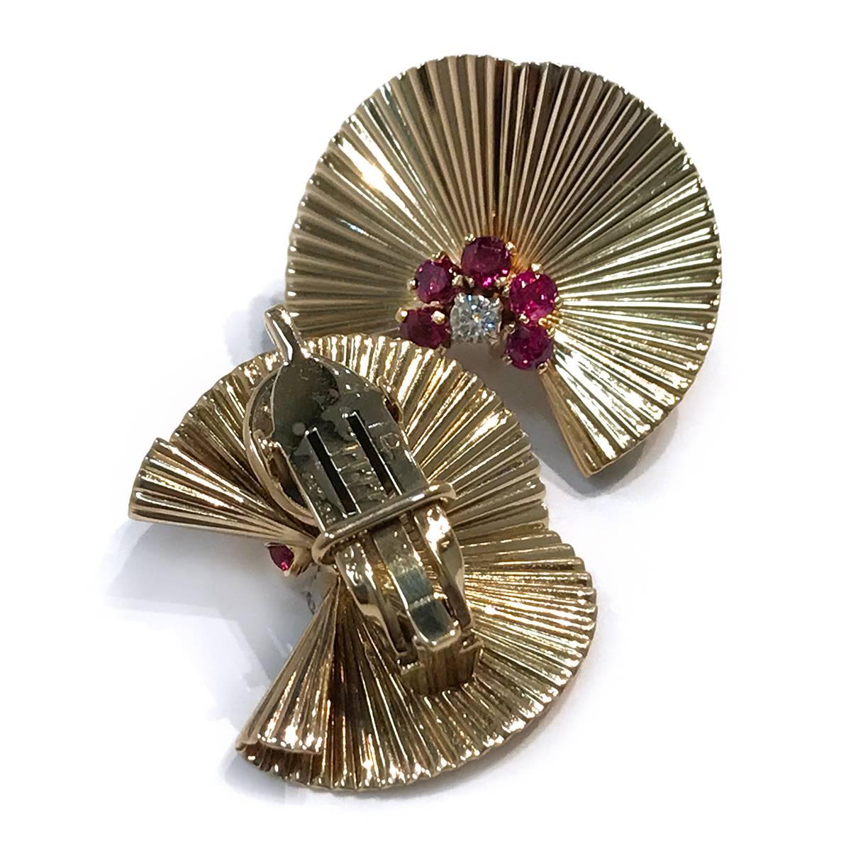 Round Cut Retro/Vintage Gold Fluted Fan Diamond and Ruby Earrings