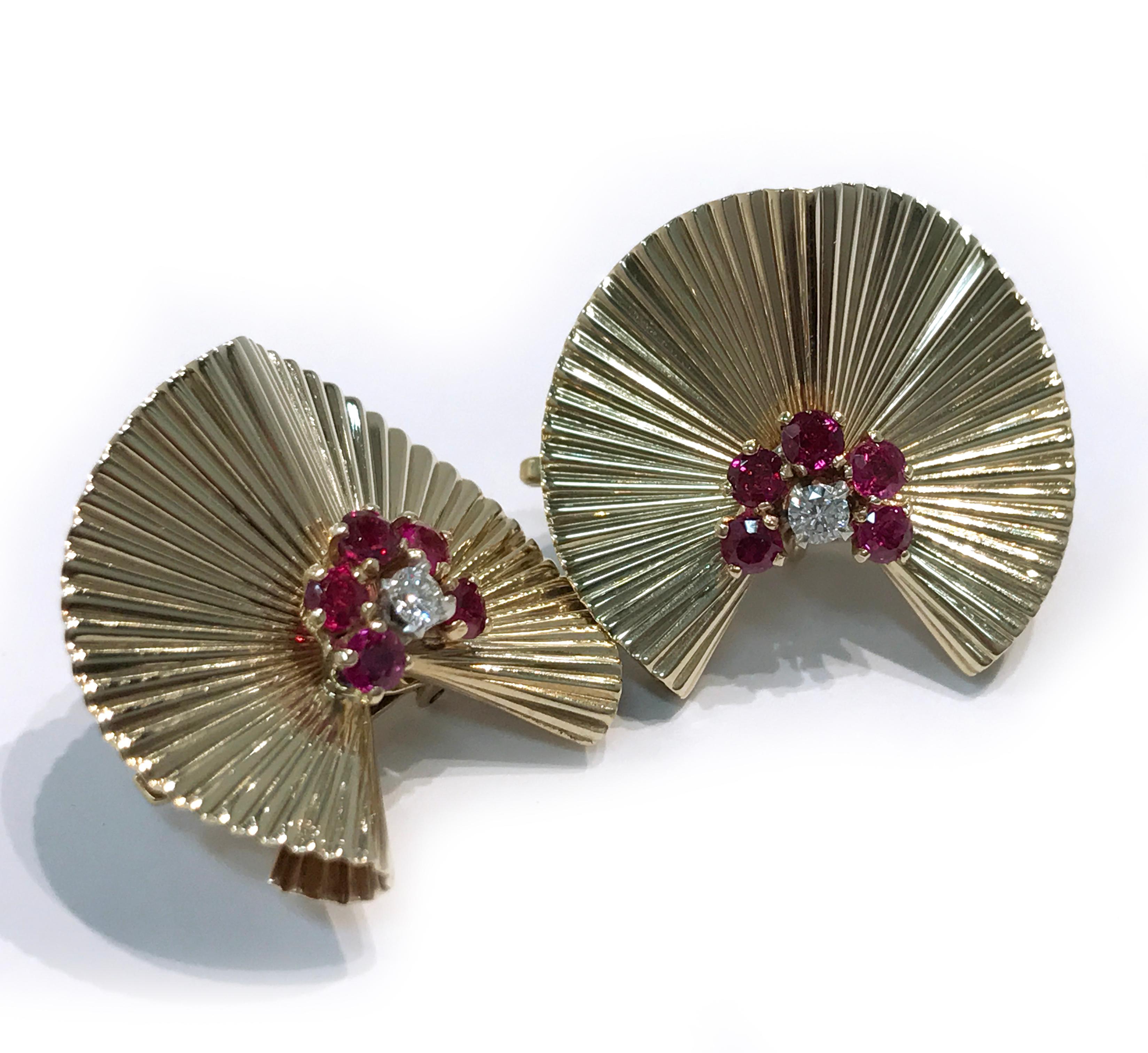 Retro/Vintage Gold Fluted Fan Diamond and Ruby Earrings In Good Condition In Palm Desert, CA