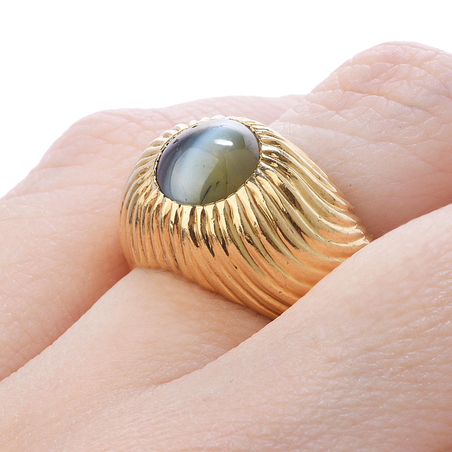 Retro Vintage Natural  Chrysoberyl Cats Eye 18k Gold Textured Men's Ring For Sale 2