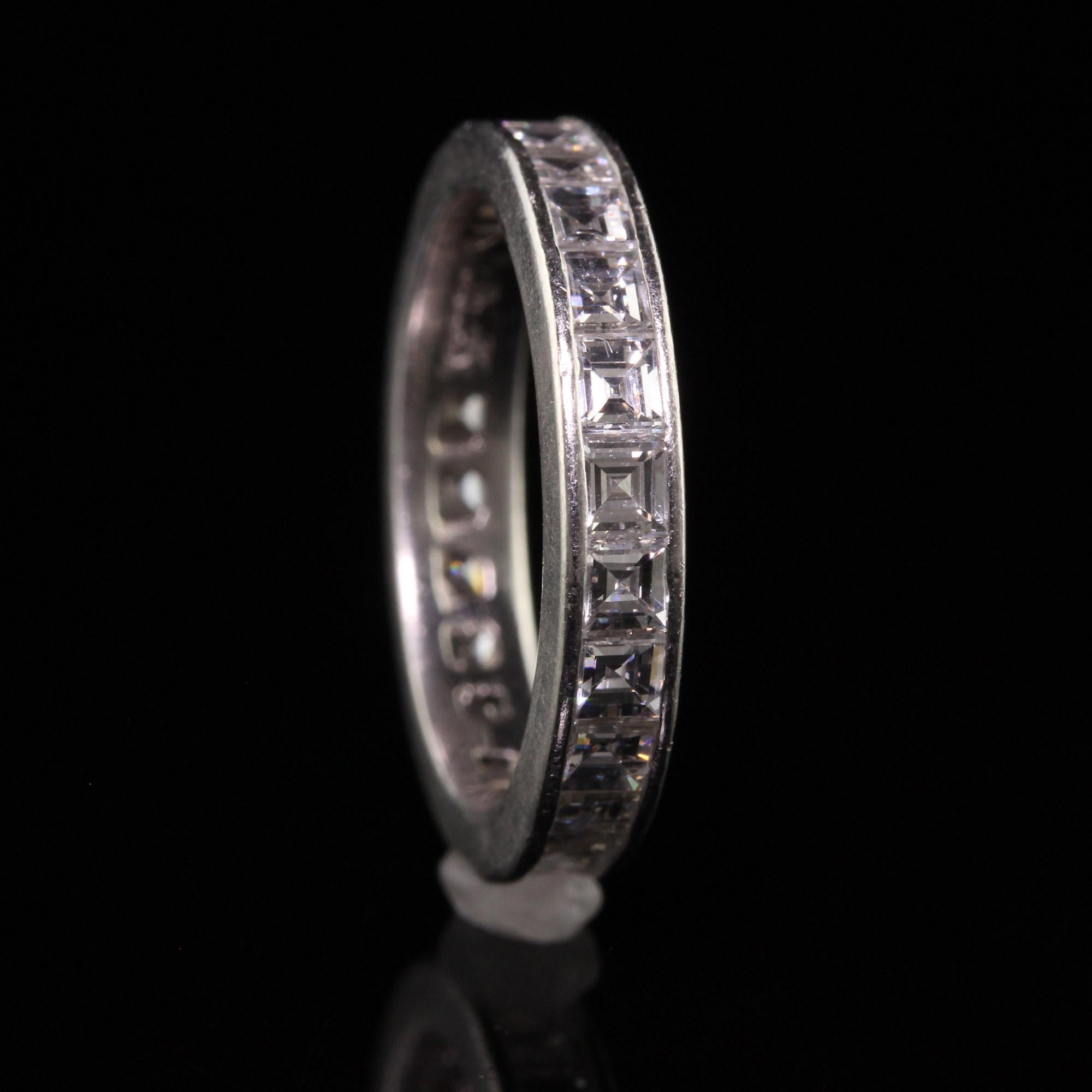 Retro-Vintage-Eternity-Ring aus Platin mit Diamant im Carre-Schliff Damen im Angebot