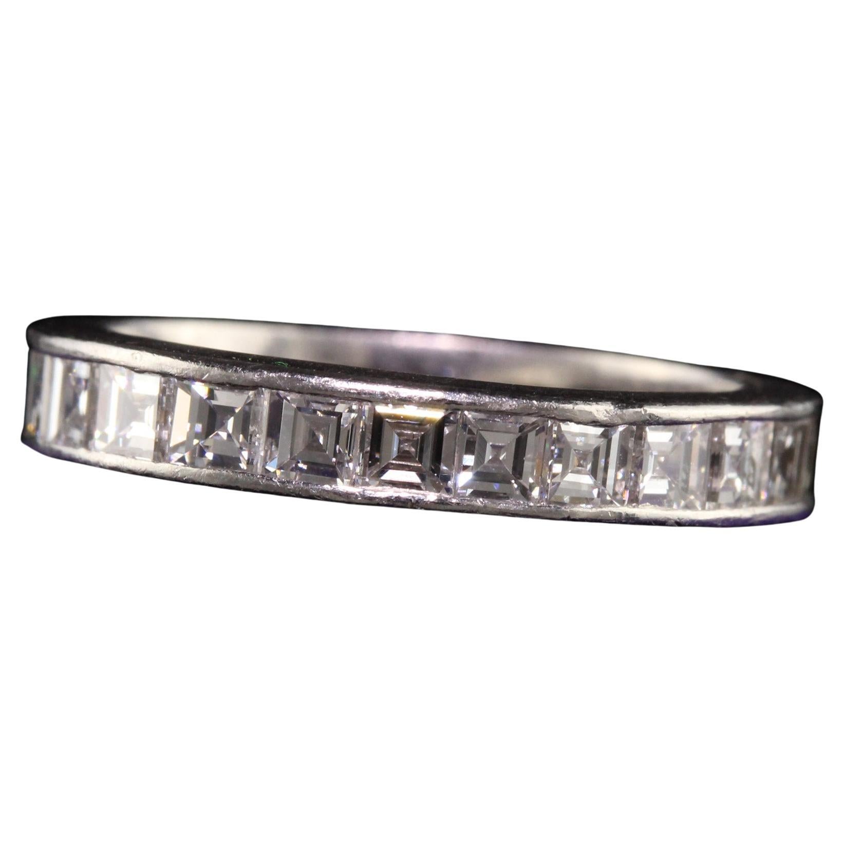 Retro-Vintage-Eternity-Ring aus Platin mit Diamant im Carre-Schliff im Angebot