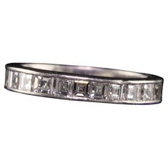 Retro-Vintage-Eternity-Ring aus Platin mit Diamant im Carre-Schliff