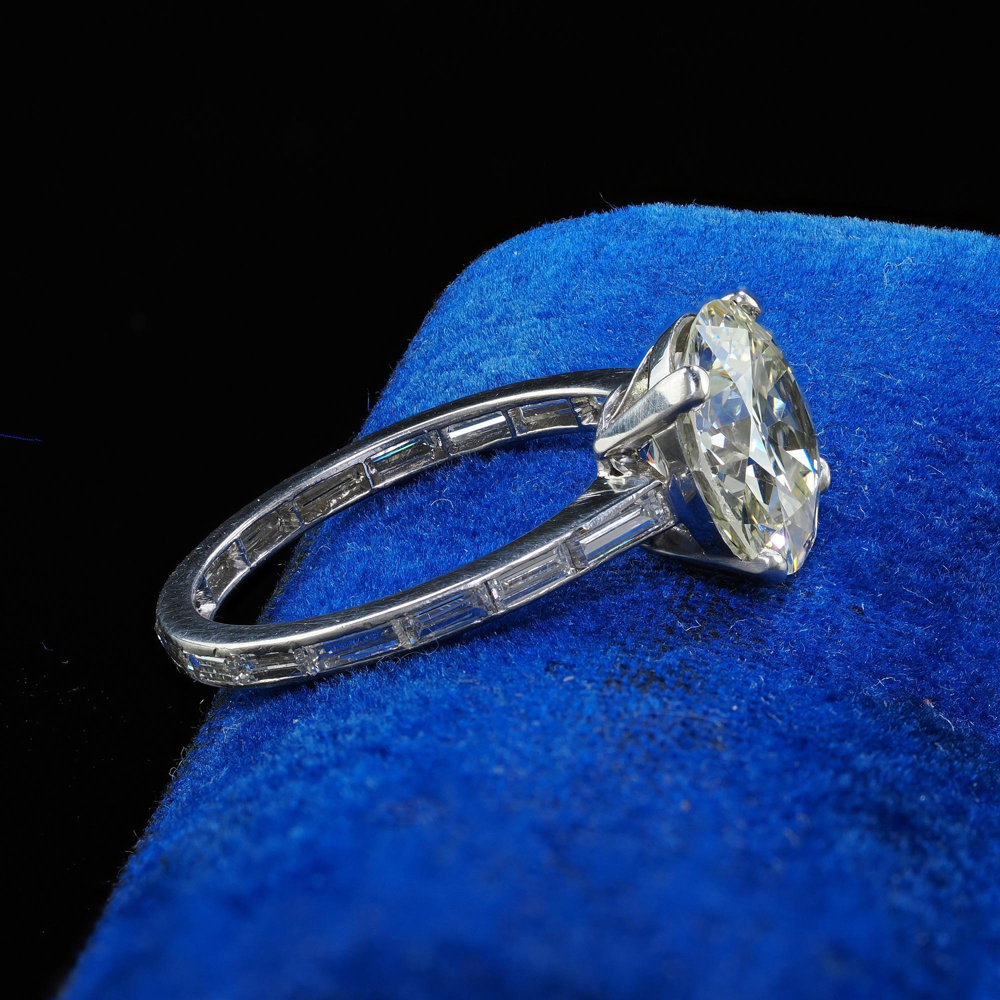 Retro Vintage Platinum Transitional Cut Diamond Baguette Engagement Ring - GIA In Good Condition In Great Neck, NY
