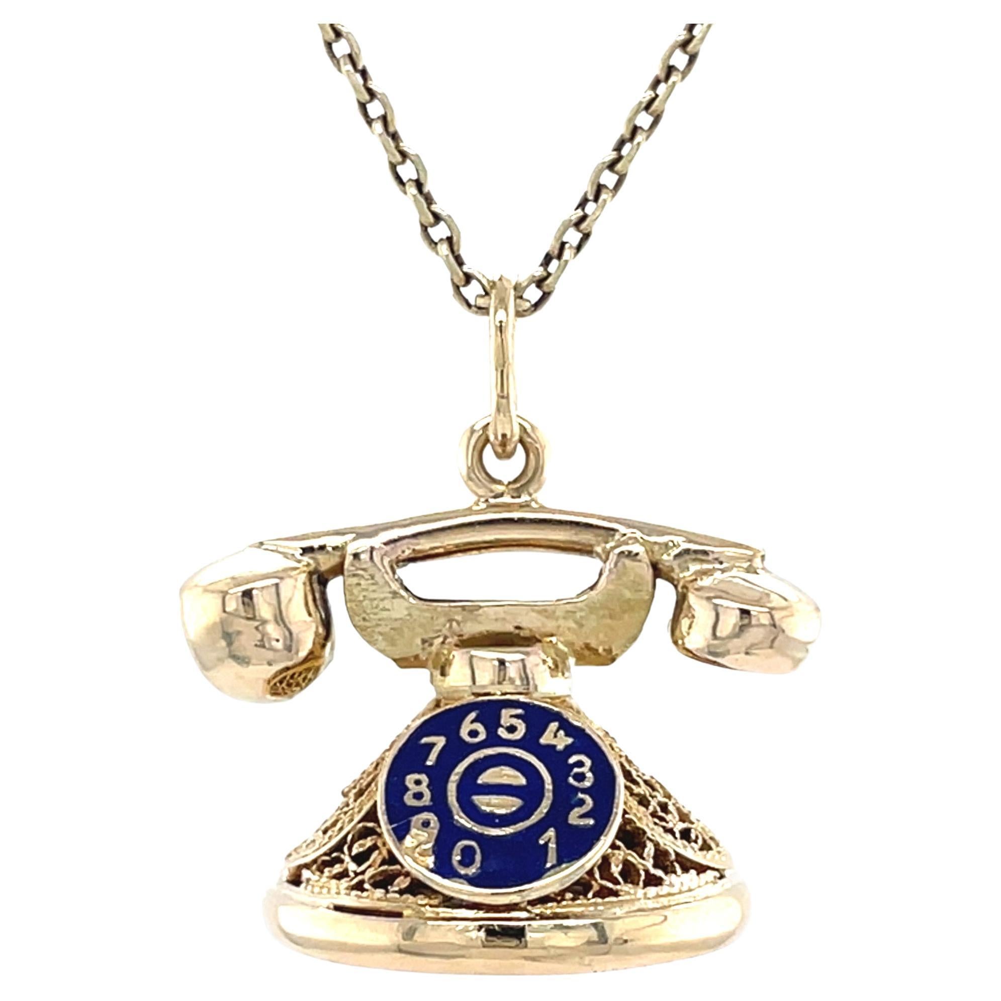 Charm de téléphone rotatif rétro vintage, détails émaillés et filigrane en or 14K