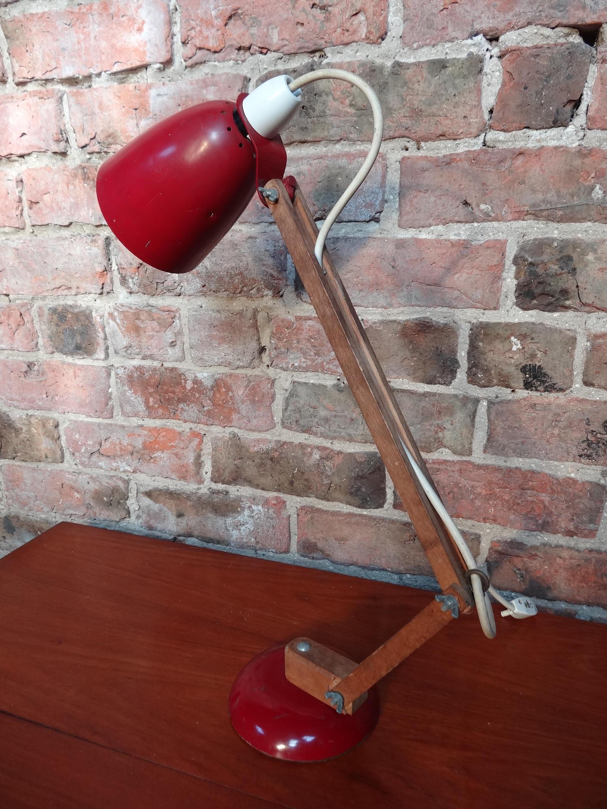 1950 retro wooden anglepoise lamp with red metal base and shade. 

Measures: Height: 50cm, depth: 35cm, width: 13cm.