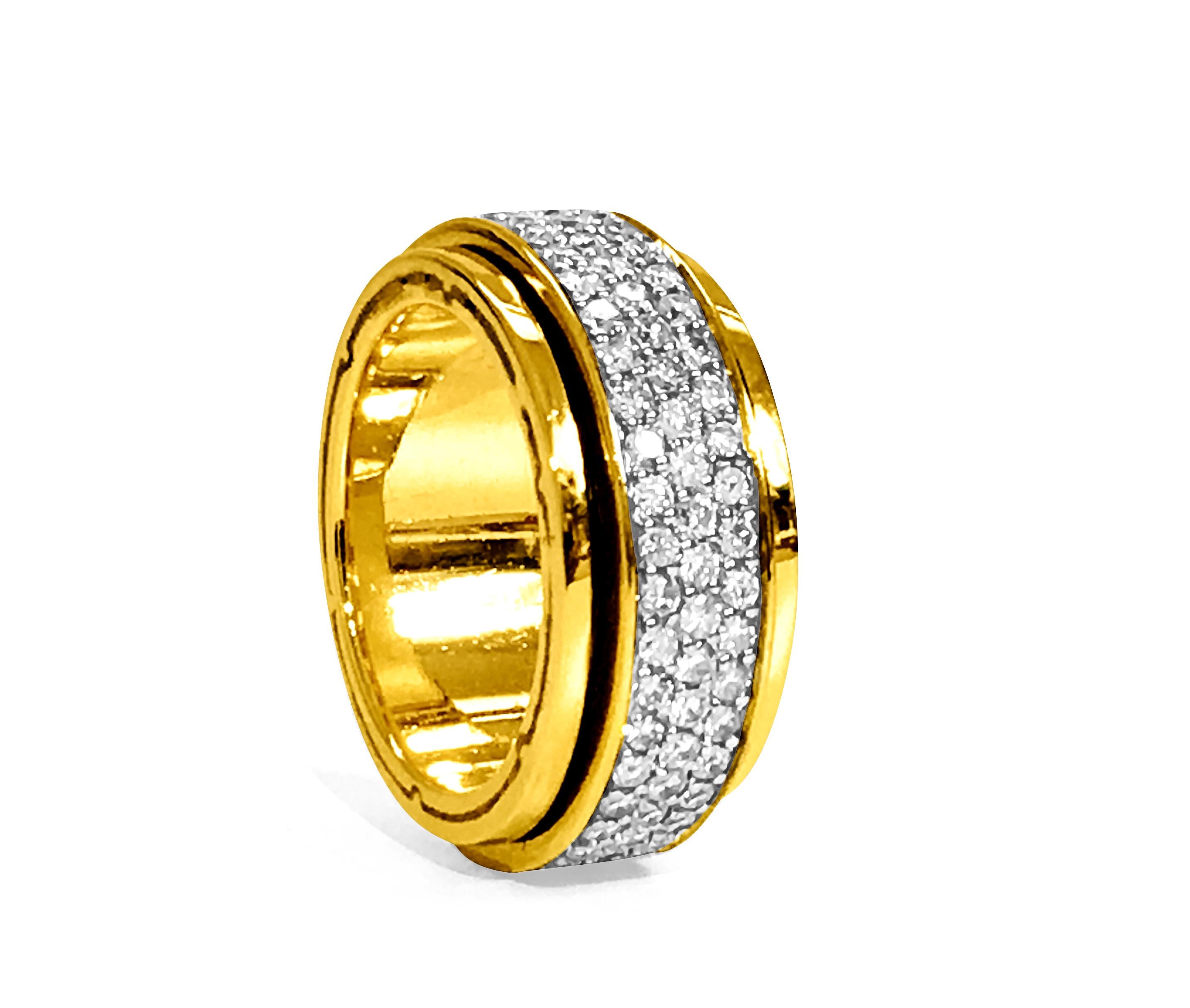 Metal: 18K Yellow Gold. 

4.50 Carat diamonds. VVS clarity and F-G color. Round brilliant cut diamonds set in prong setting cluster. 

Special feature: rotating band. 

High end custom made diamond ring. Very high quality diamond - fantastic