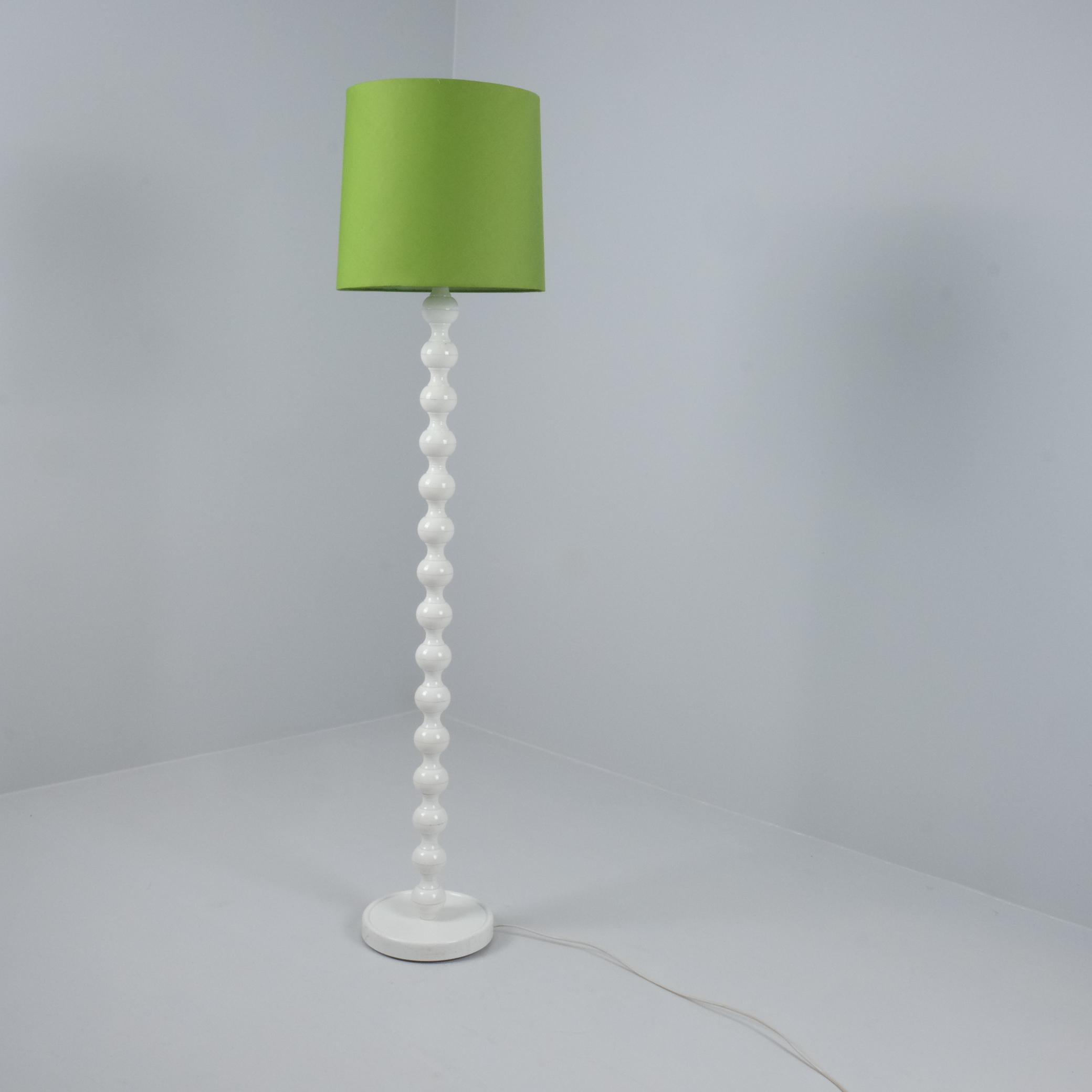 Lámpara de pie retro blanca y verde lima de Ikea, Suecia c. 1970 en venta 3
