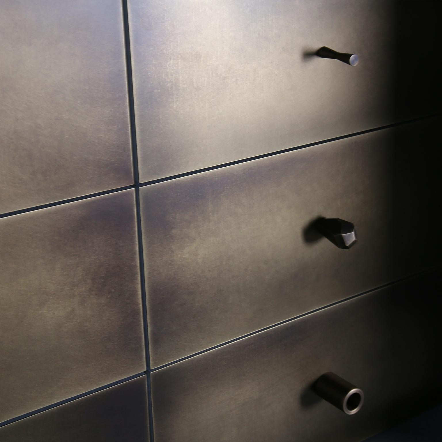Retro white brass Dresser in high gloss In New Condition For Sale In Riga, LV