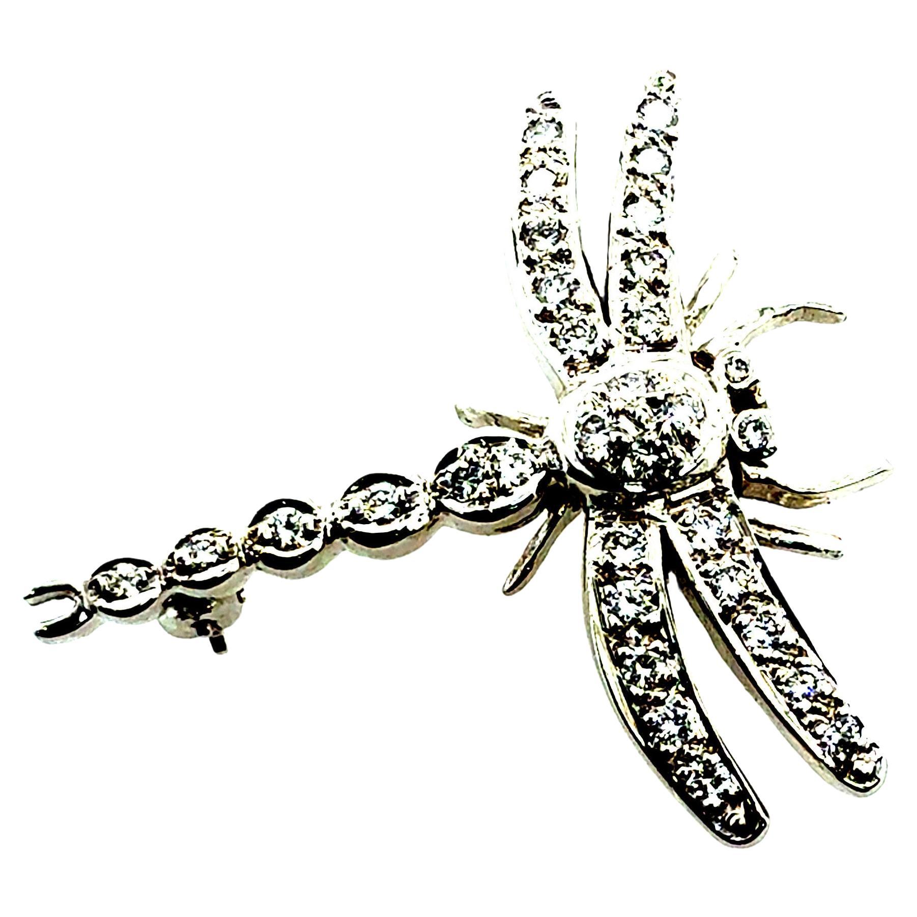 Broche colgante retro de oro blanco con diamante natural de 0,45 quilates en forma de libélula Circa 1990