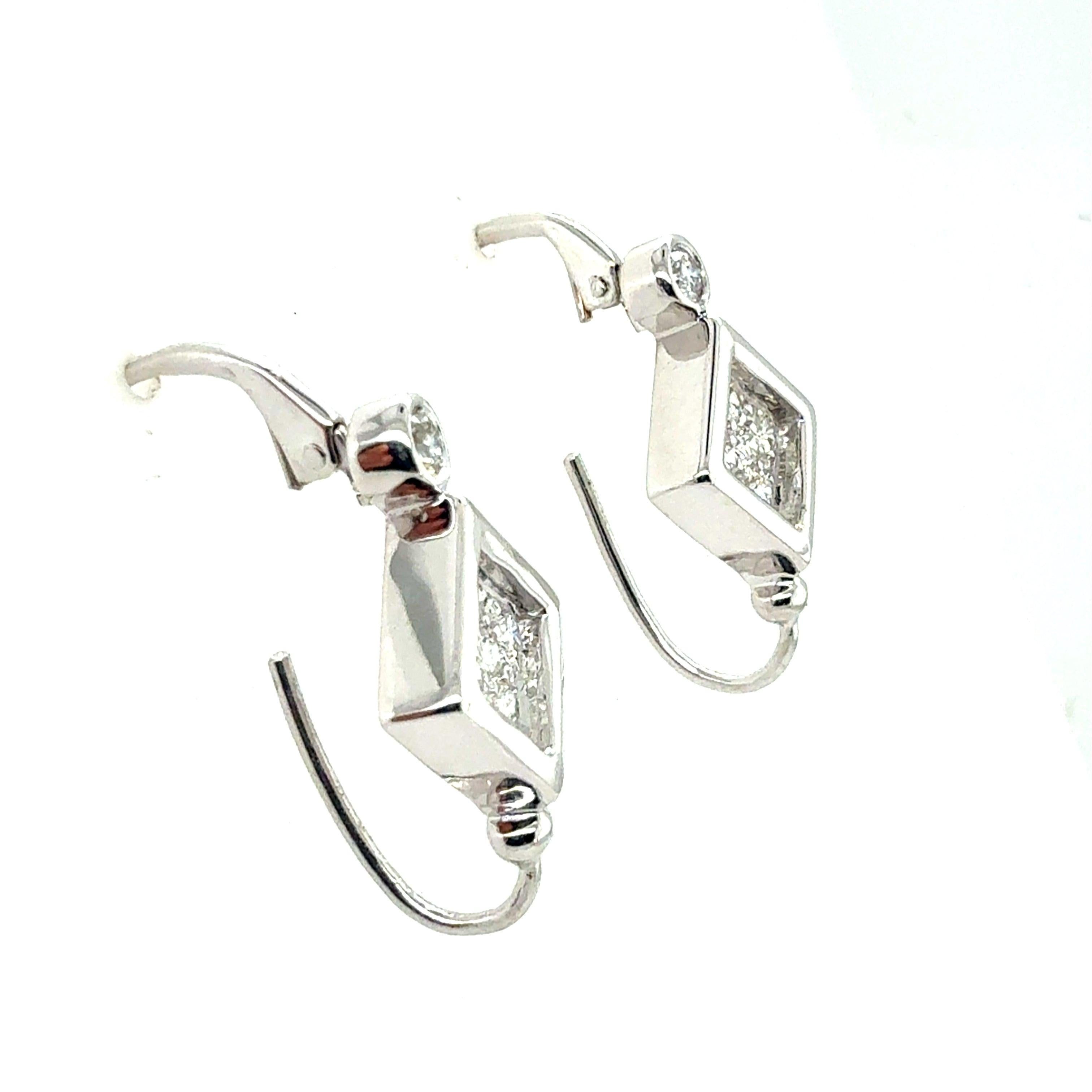 Women's Retro White Gold 0.6 Carat Natural Colorless Diamond Earrings, Circa 1980 For Sale