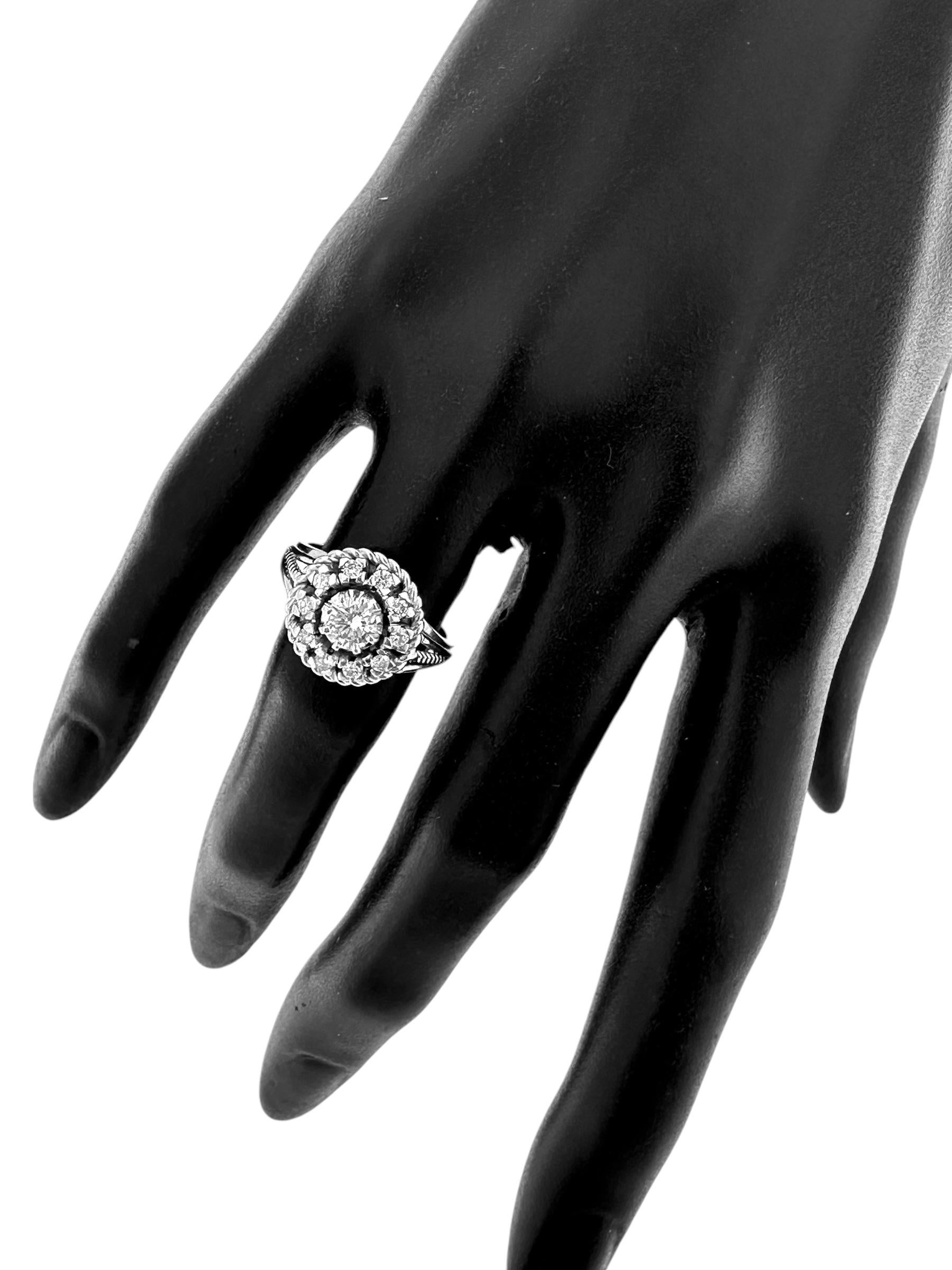 Retro White Gold Cocktail Ring HRD Certified with Natural Diamonds In Good Condition For Sale In Esch sur Alzette, Esch-sur-Alzette