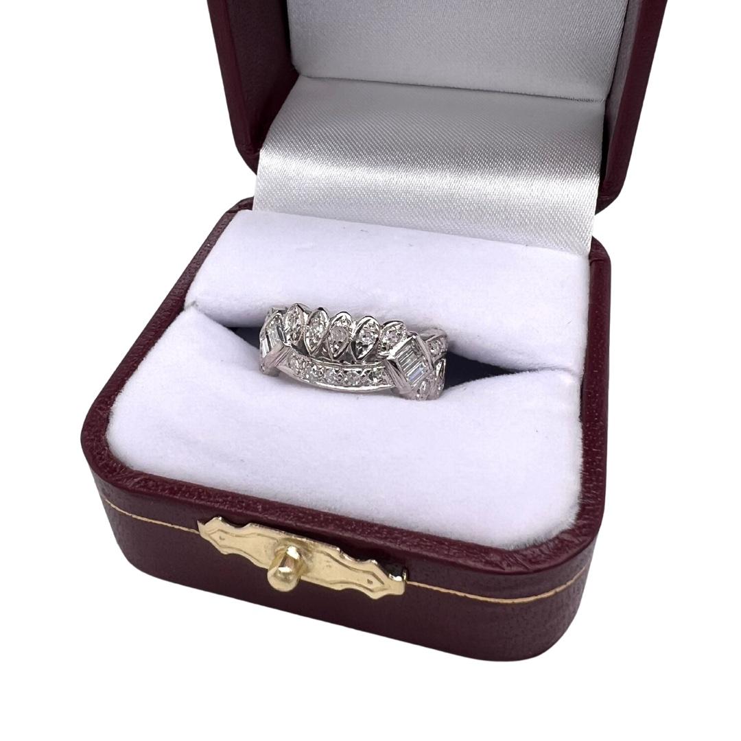 Retro Eternity-Diamantring aus Weißgold im Zustand „Gut“ im Angebot in Montgomery, AL