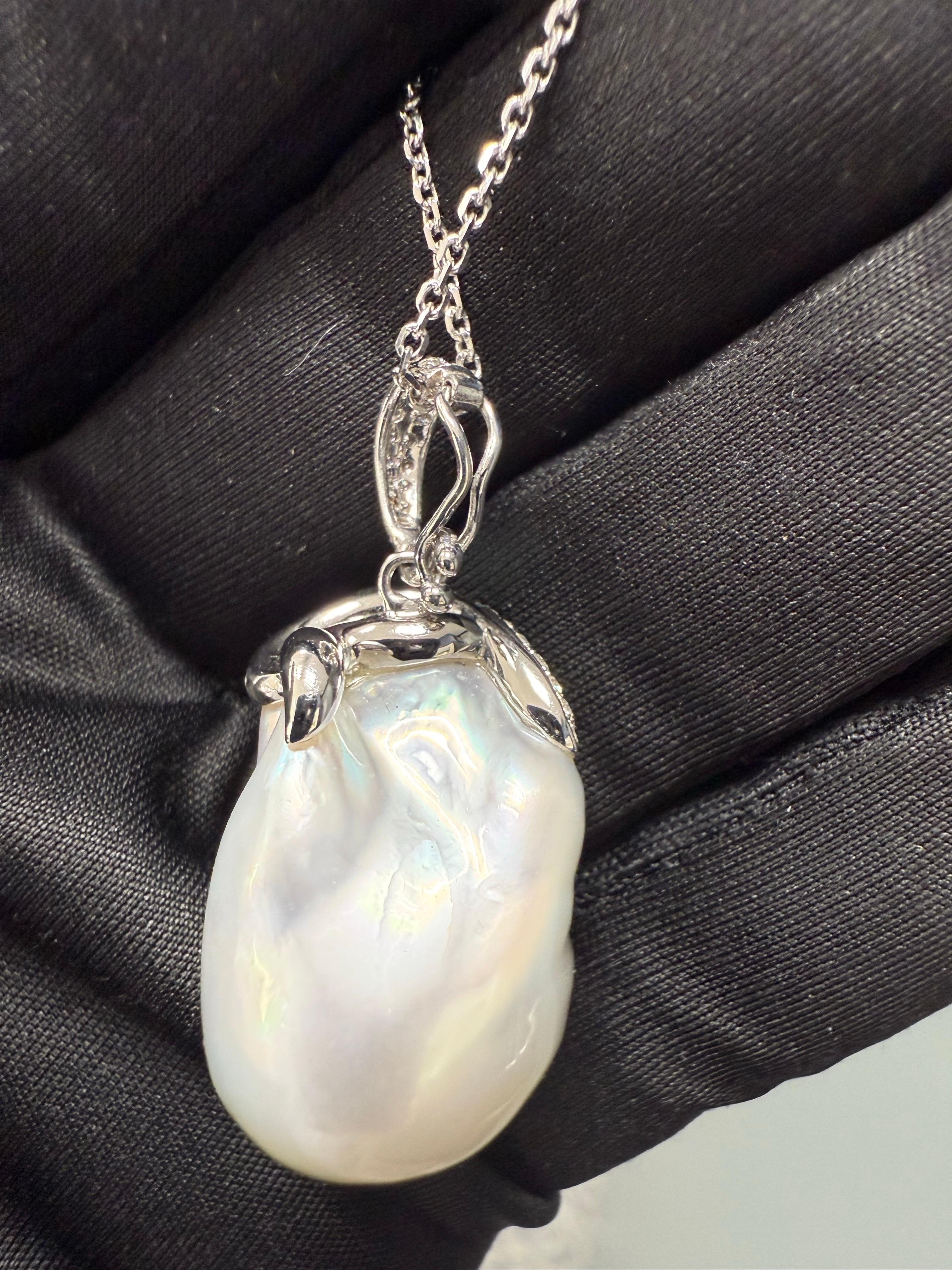 Ciondolo con perle barocche australiane dei mari del sud e diamanti in oro bianco retrò In condizioni buone in vendita a Los Angeles, CA