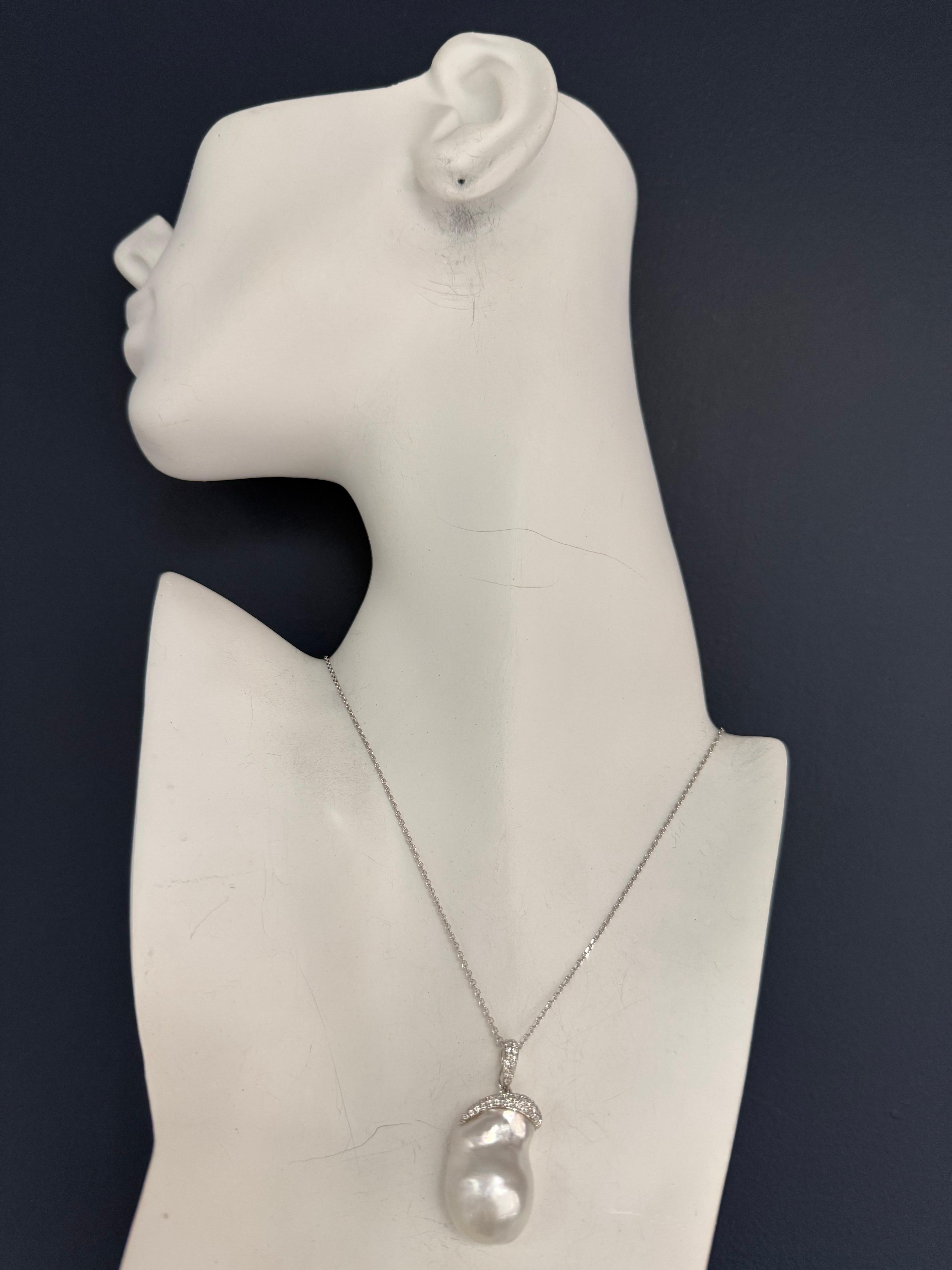Ciondolo con perle barocche australiane dei mari del sud e diamanti in oro bianco retrò in vendita 1