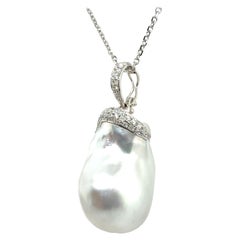 Ciondolo con perle barocche australiane dei mari del sud e diamanti in oro bianco retrò