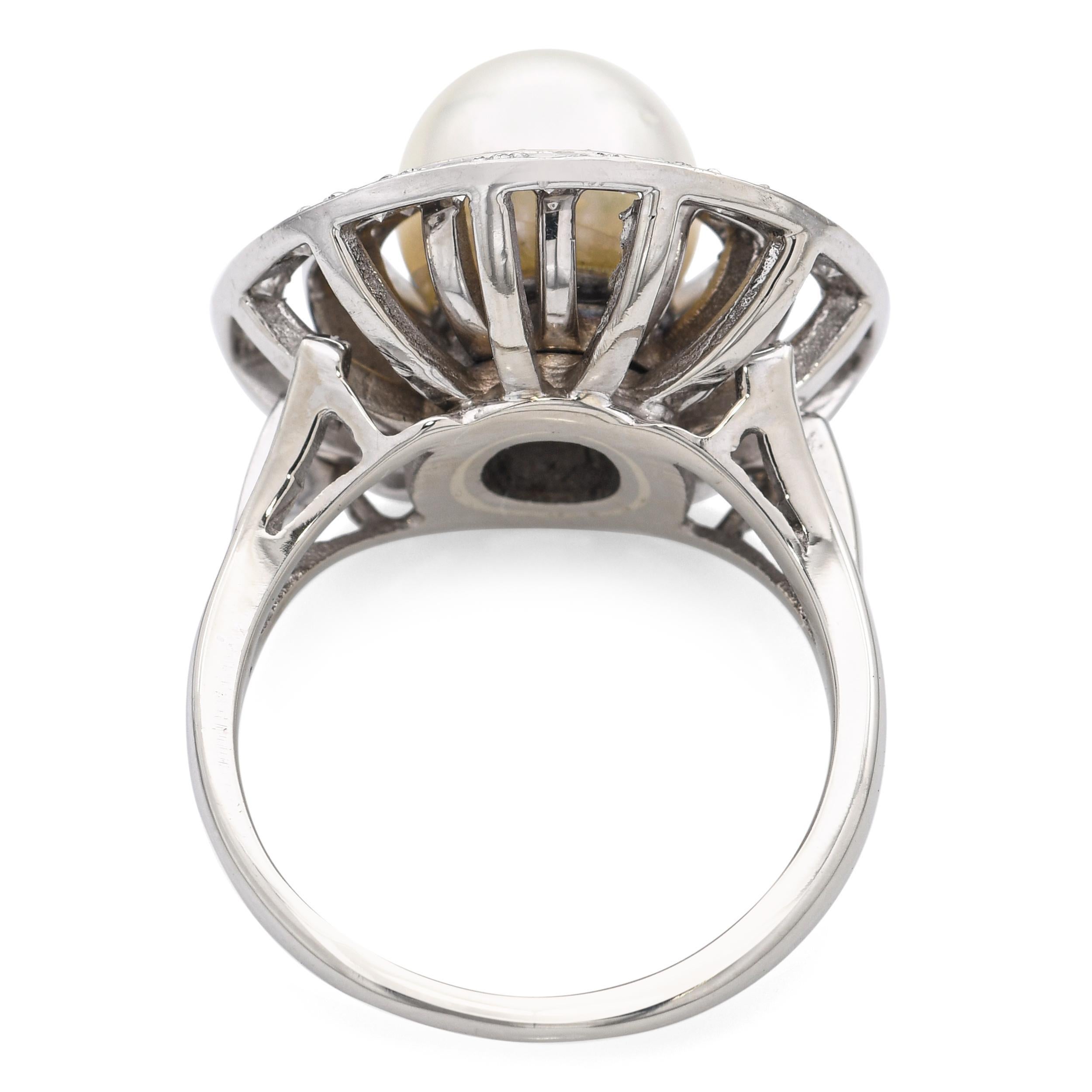 Retro Weißgold Perle und 0,55tcw Diamant Kreis Halo Ring im Angebot 1
