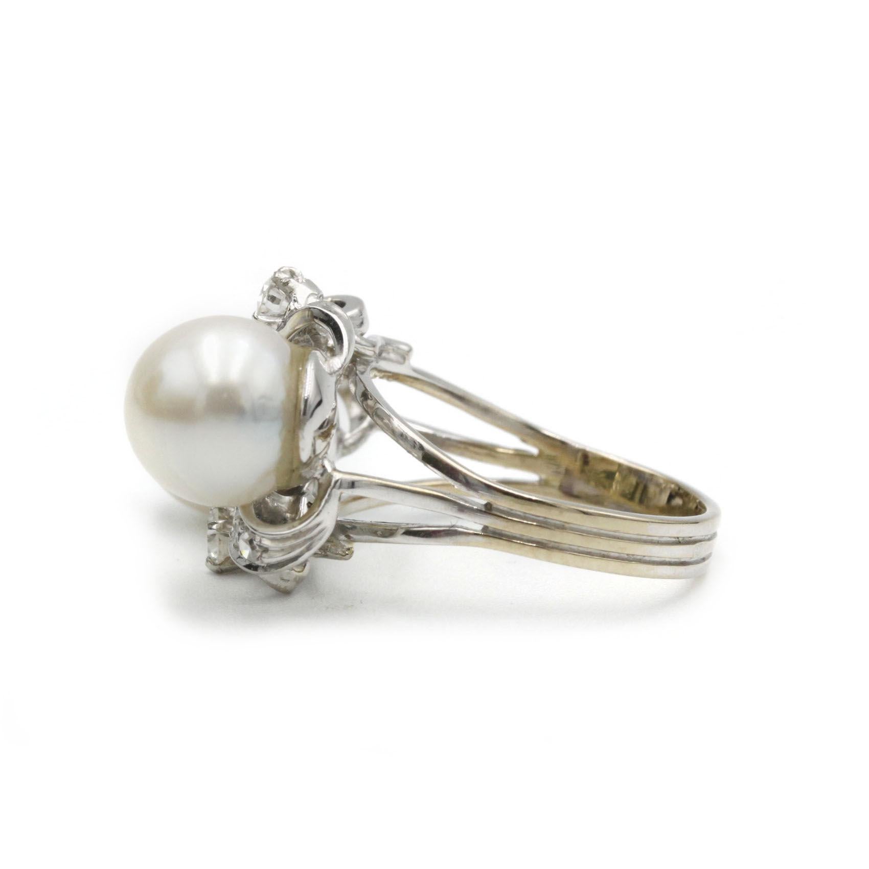 Anillo de cóctel retro de oro blanco con perlas y diamantes Retro en venta