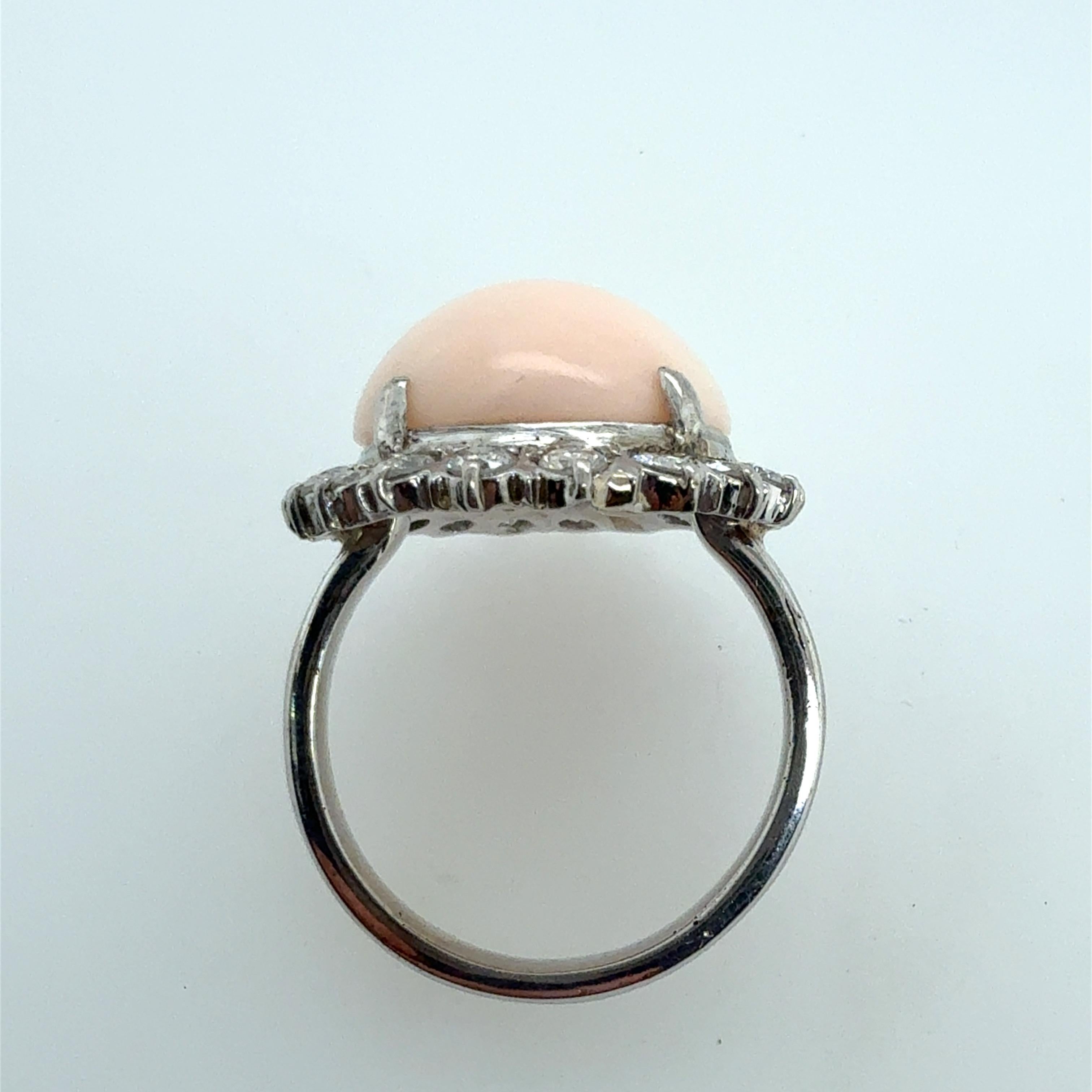 Retro Weißgold Pink Coral & 1,2ct Natural Diamond Statement Ring CIRCA 1970 im Angebot 2