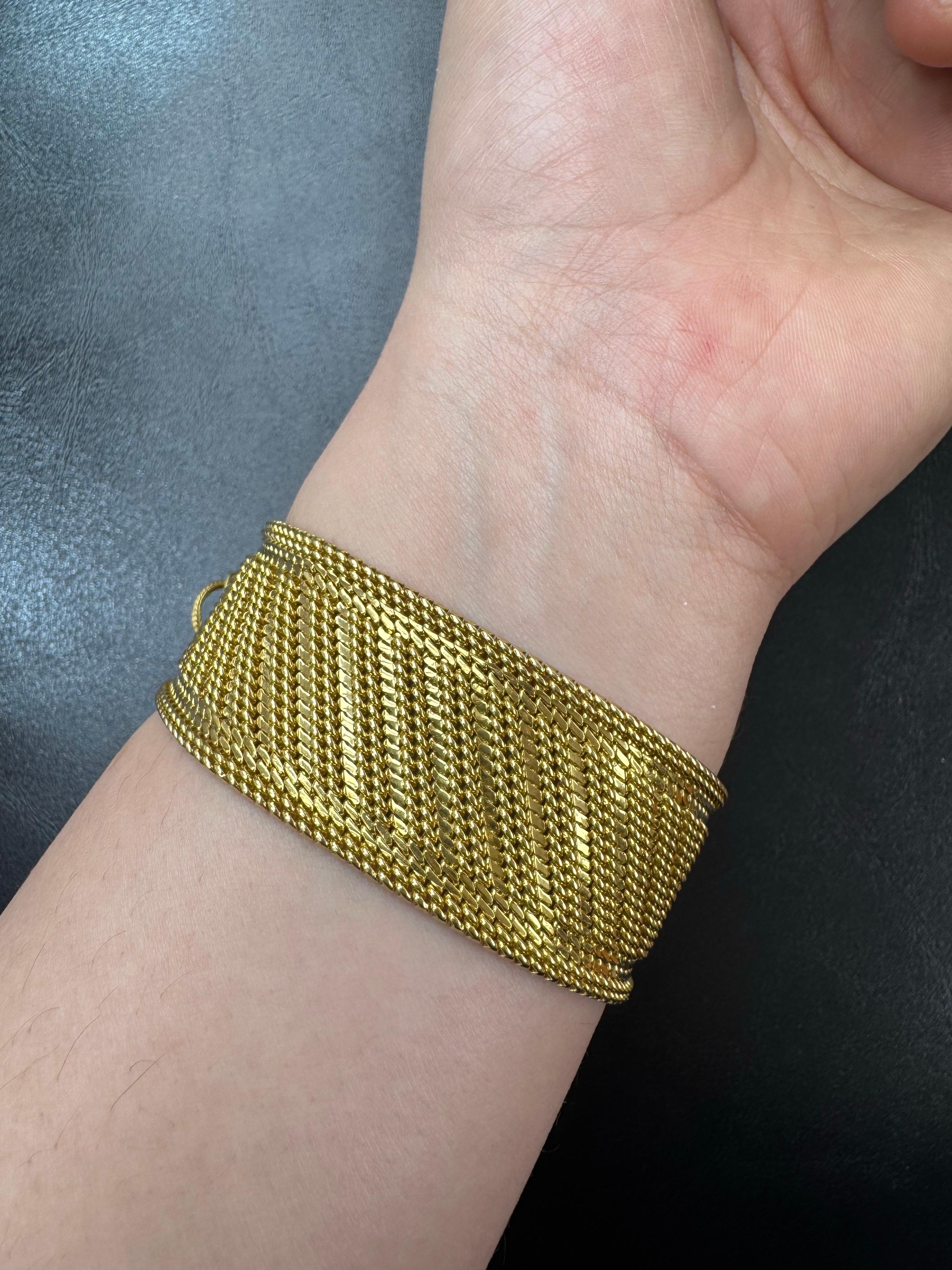 Pulsera retro con cierre de borla y hebilla ancha de diamantes 1,50 CTS Oro de 18 quilates 107,3 gramos en venta 4
