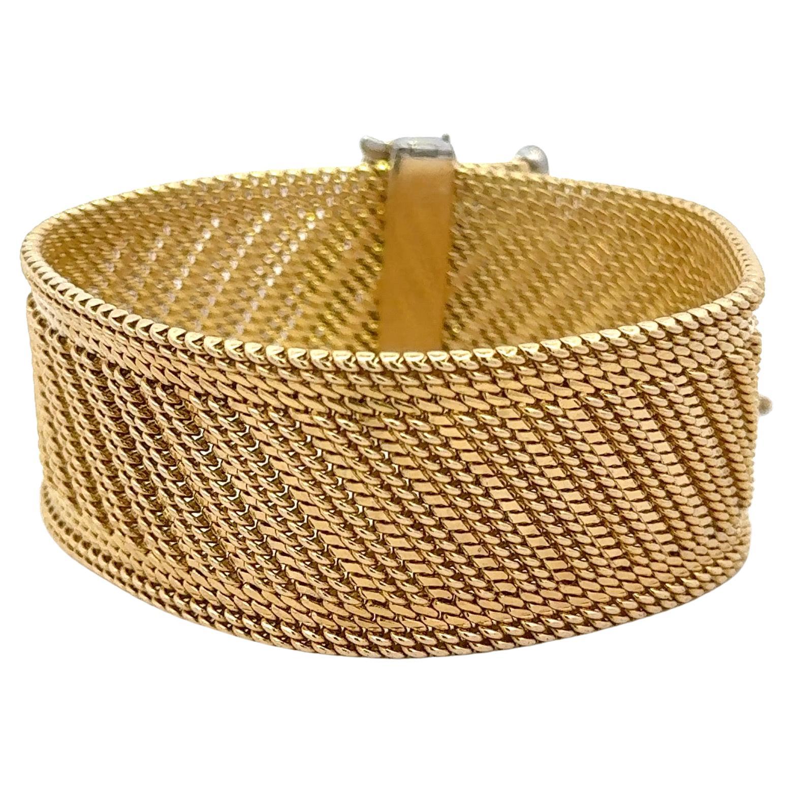 Pulsera retro con cierre de borla y hebilla ancha de diamantes 1,50 CTS Oro de 18 quilates 107,3 gramos Retro en venta