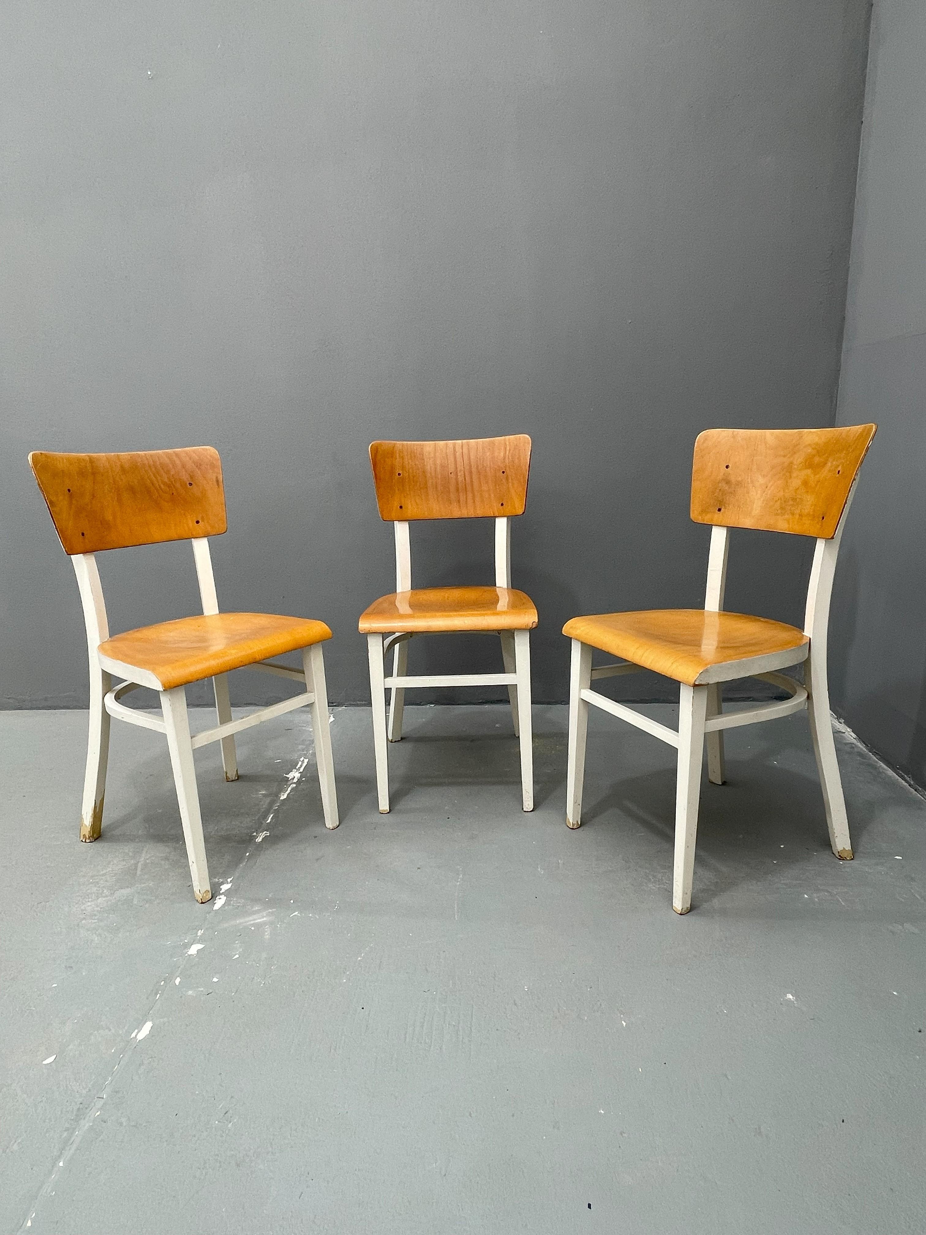 Art Déco Sedie da cucina retrò in legno, anni '50, Cecoslovacchia, set di 3 in vendita