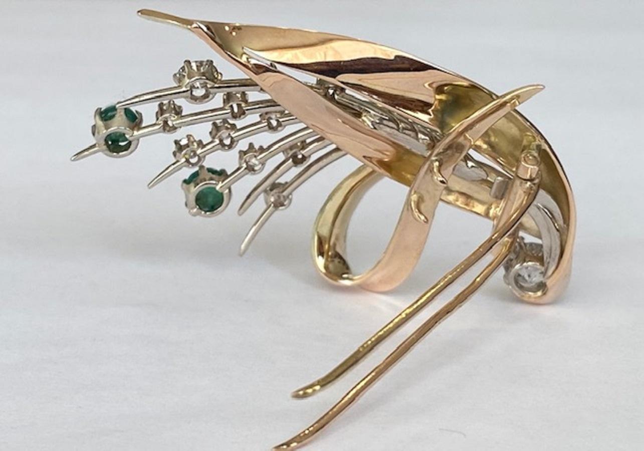 Retro Yellow 14 Karat Gold Brooch with Diamonds and Emeralds For Sale 3