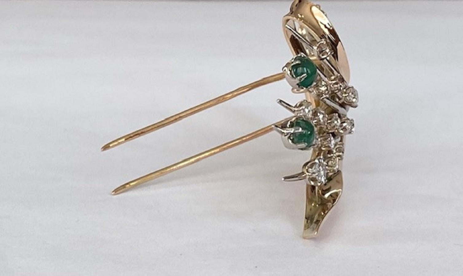 Retro Yellow 14 Karat Gold Brooch with Diamonds and Emeralds For Sale 4