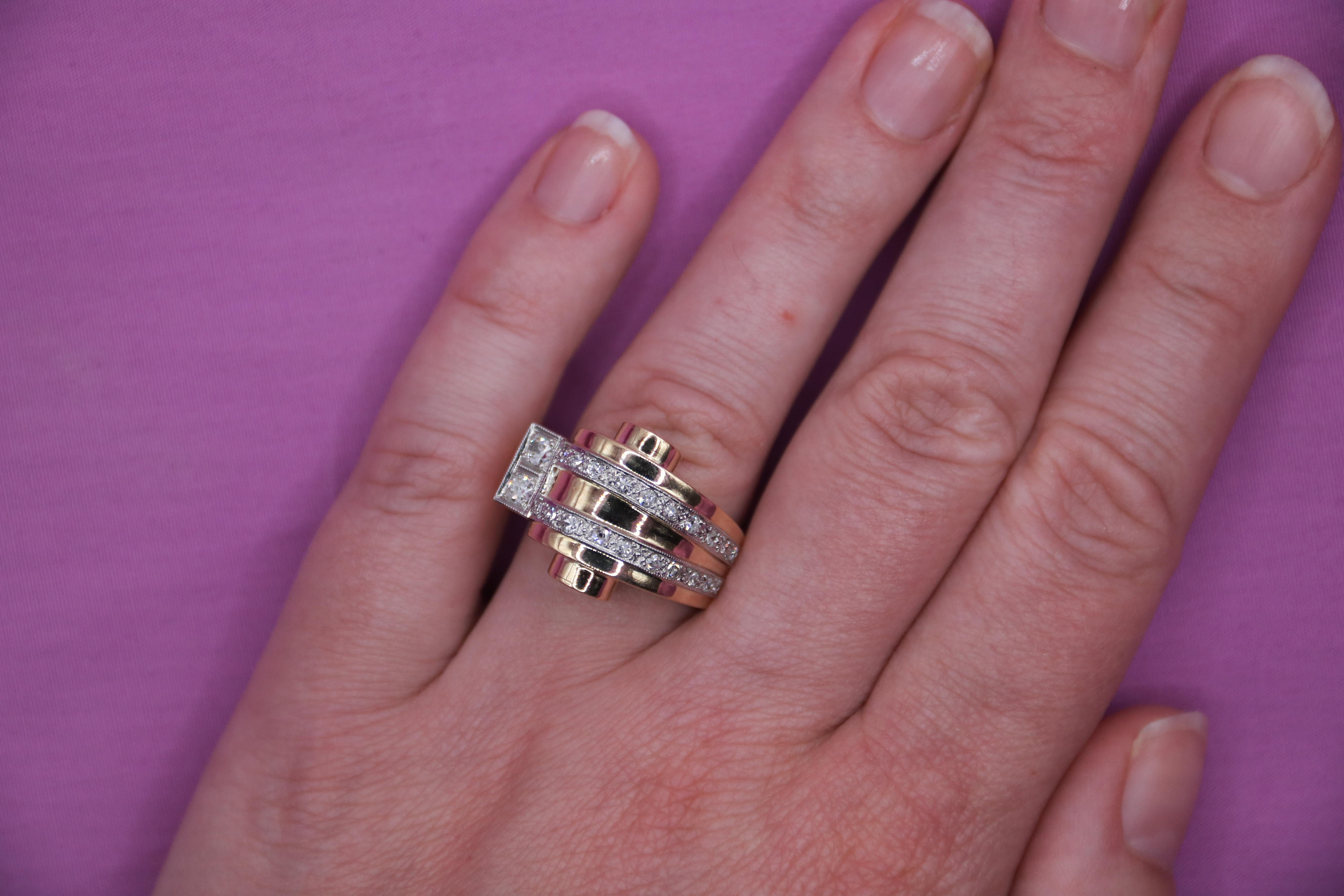 Anello con carrarmato francese in oro giallo retrò degli anni '40 con diamanti in vendita 1