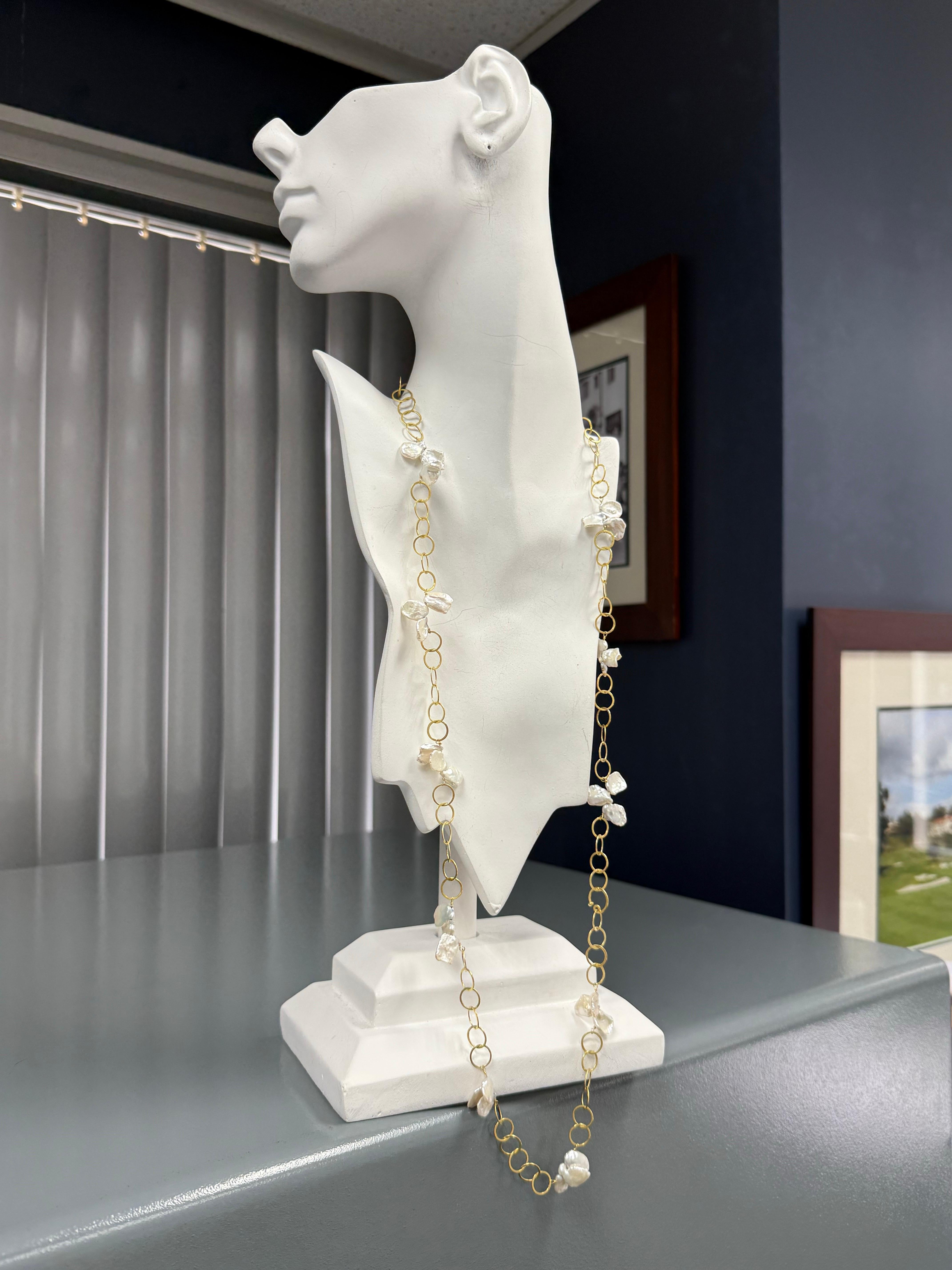 Donna Collana circolare in oro giallo retrò con perle Keshi da 36 pollici CIRCA 1990 in vendita