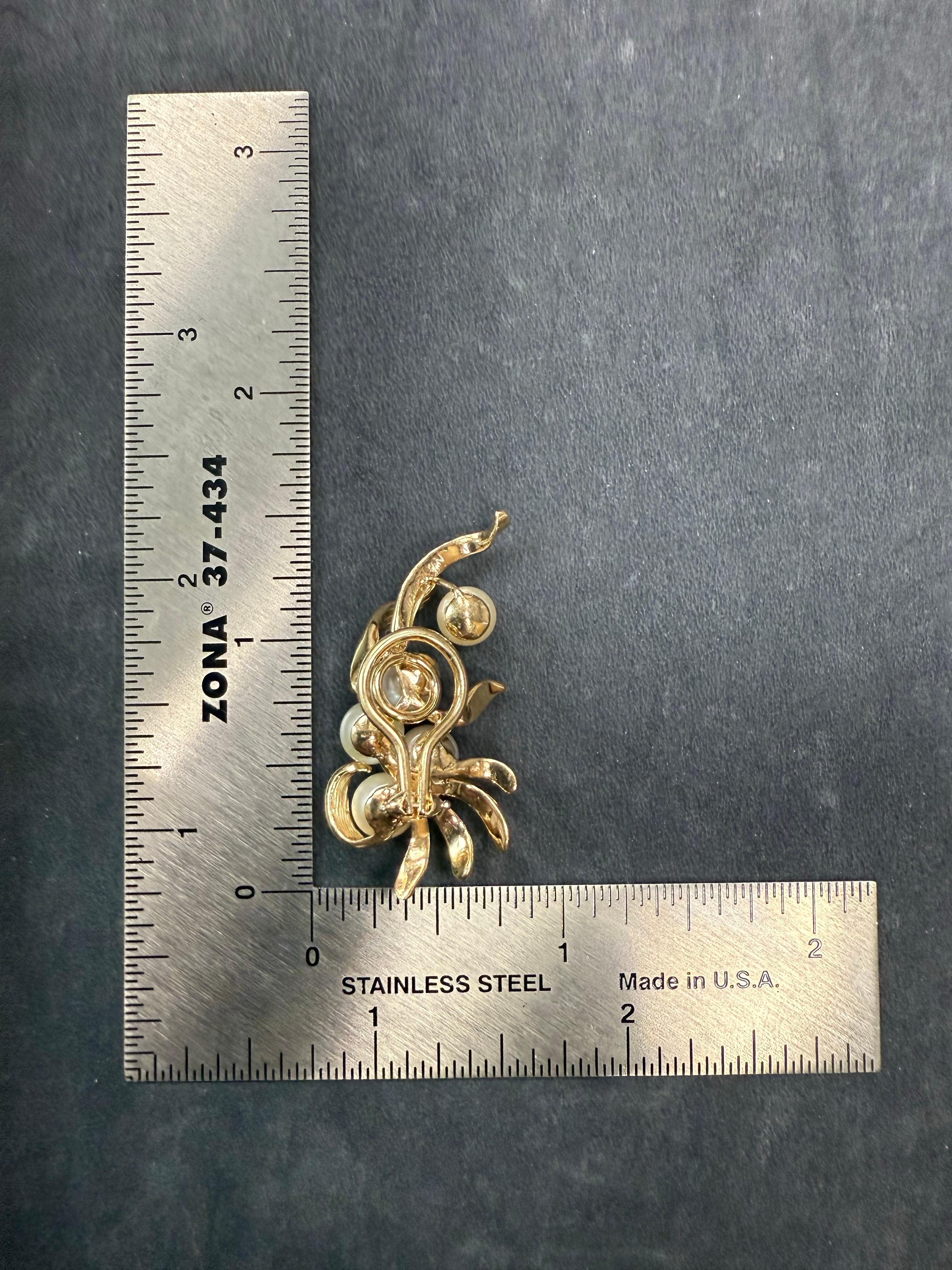 Orecchini a clip in oro giallo retrò con perle coltivate da 7 mm CIRCA 1970 in vendita 2