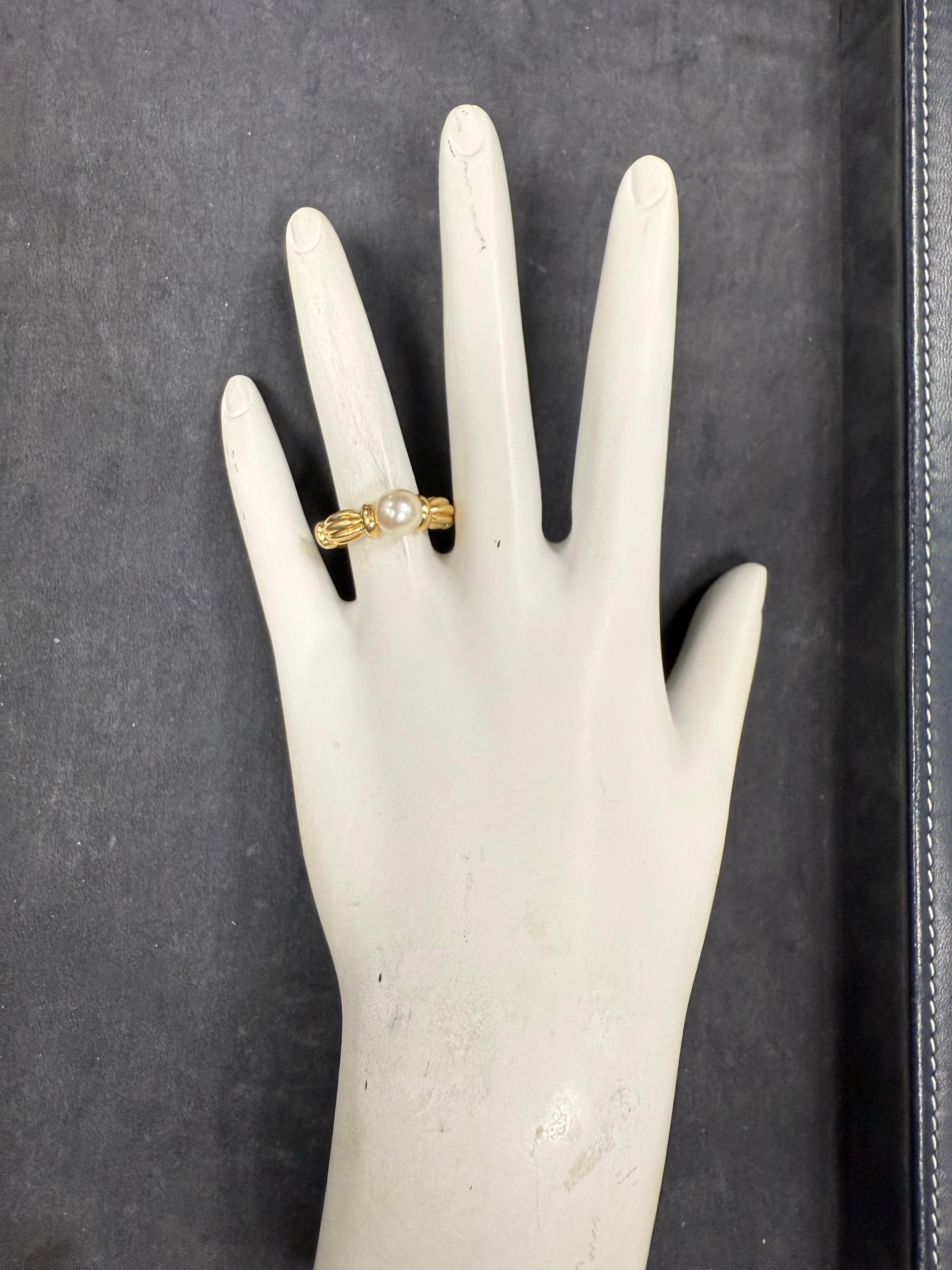 Bague rétro en or jaune avec perle de culture des mers du Sud de 7 mm Circa 1980 en vente 2