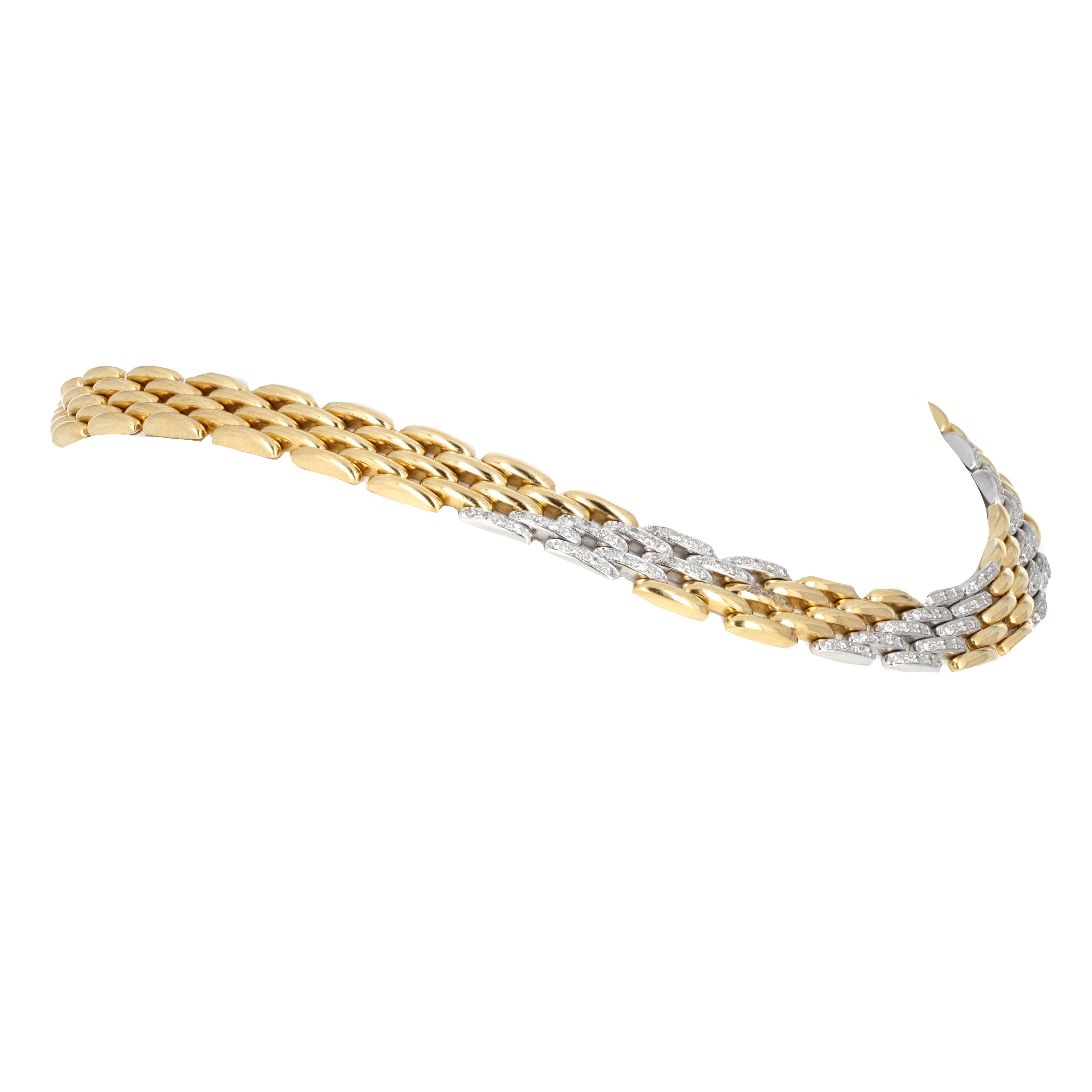 Estate retro, 18 karat yellow gold and diamond link necklace. There are 120 round brilliant cut white diamonds weighing a total of 1.20 carats.
The necklace is in excellent condition
