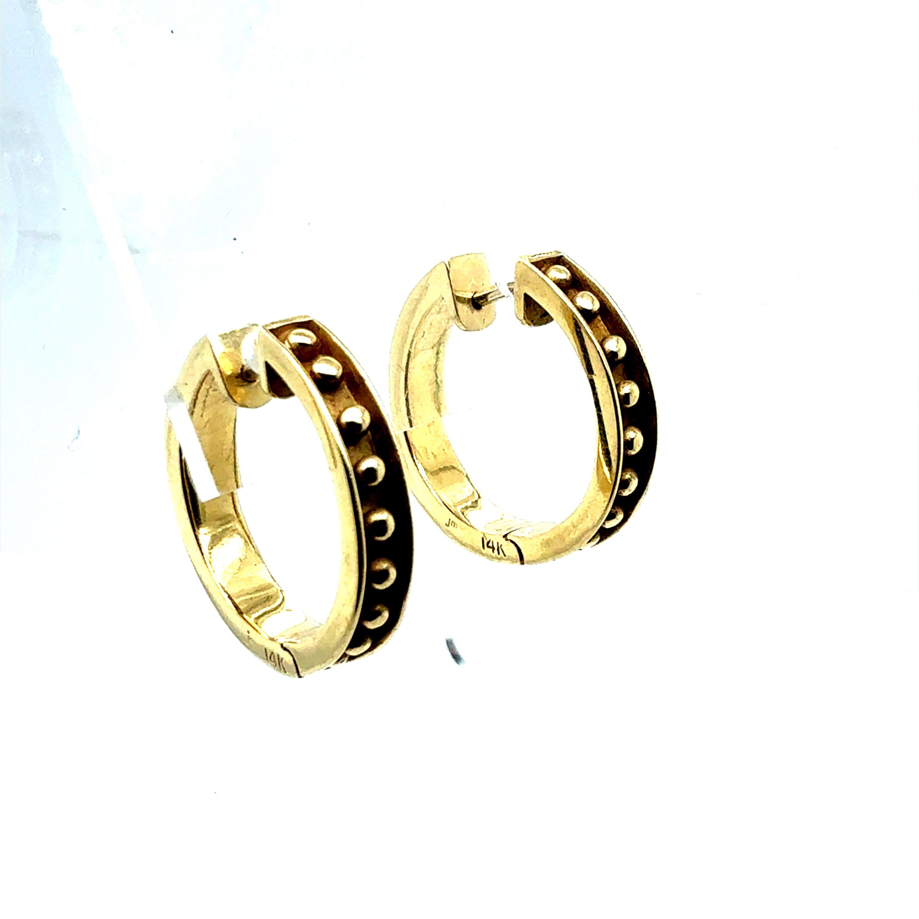 Retro Yellow Gold Beaded Hoop Earrings 20 mm Diameter In Good Condition For Sale In Los Angeles, CA