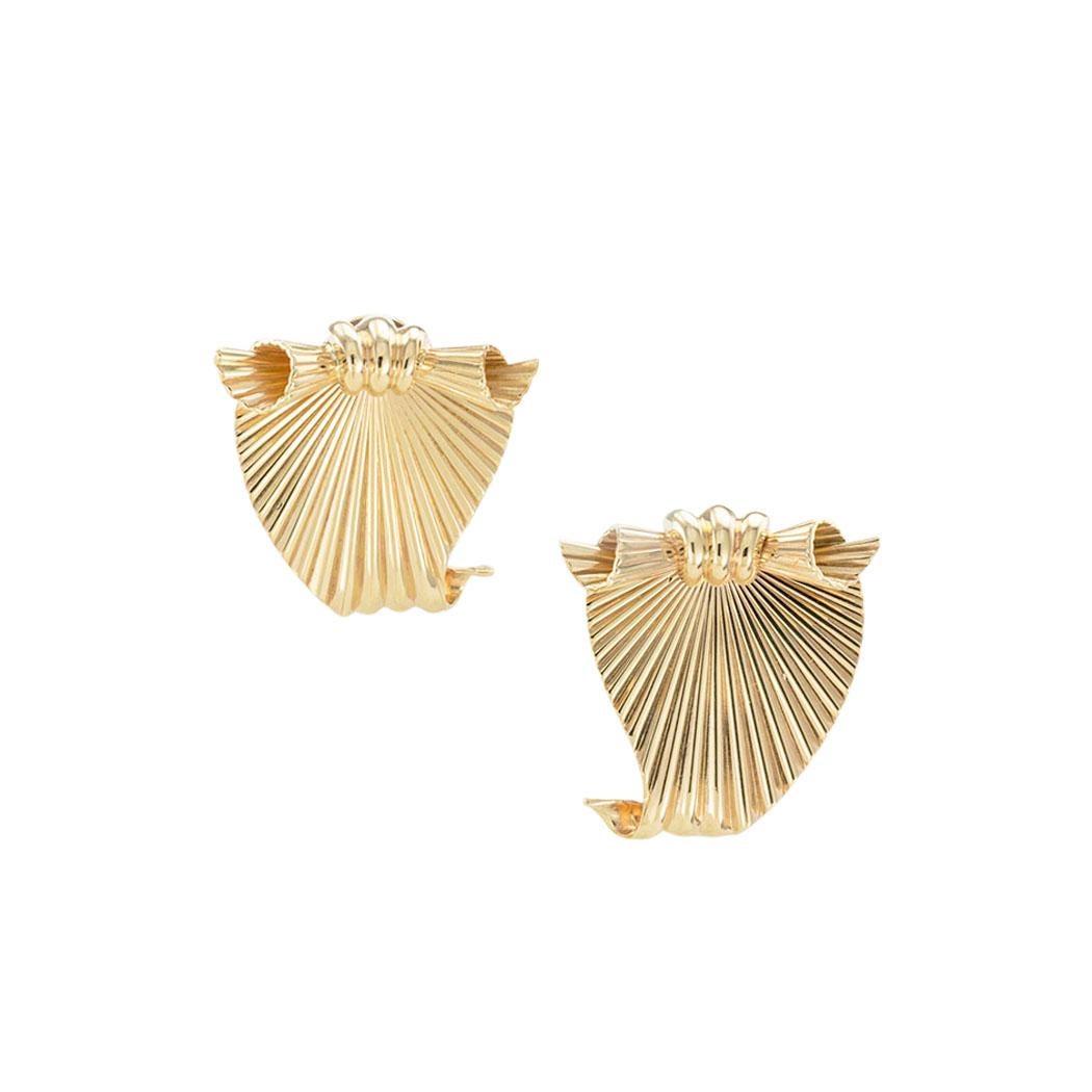 Women's Retro Yellow Gold Brooch Matching Earrings Set For Sale