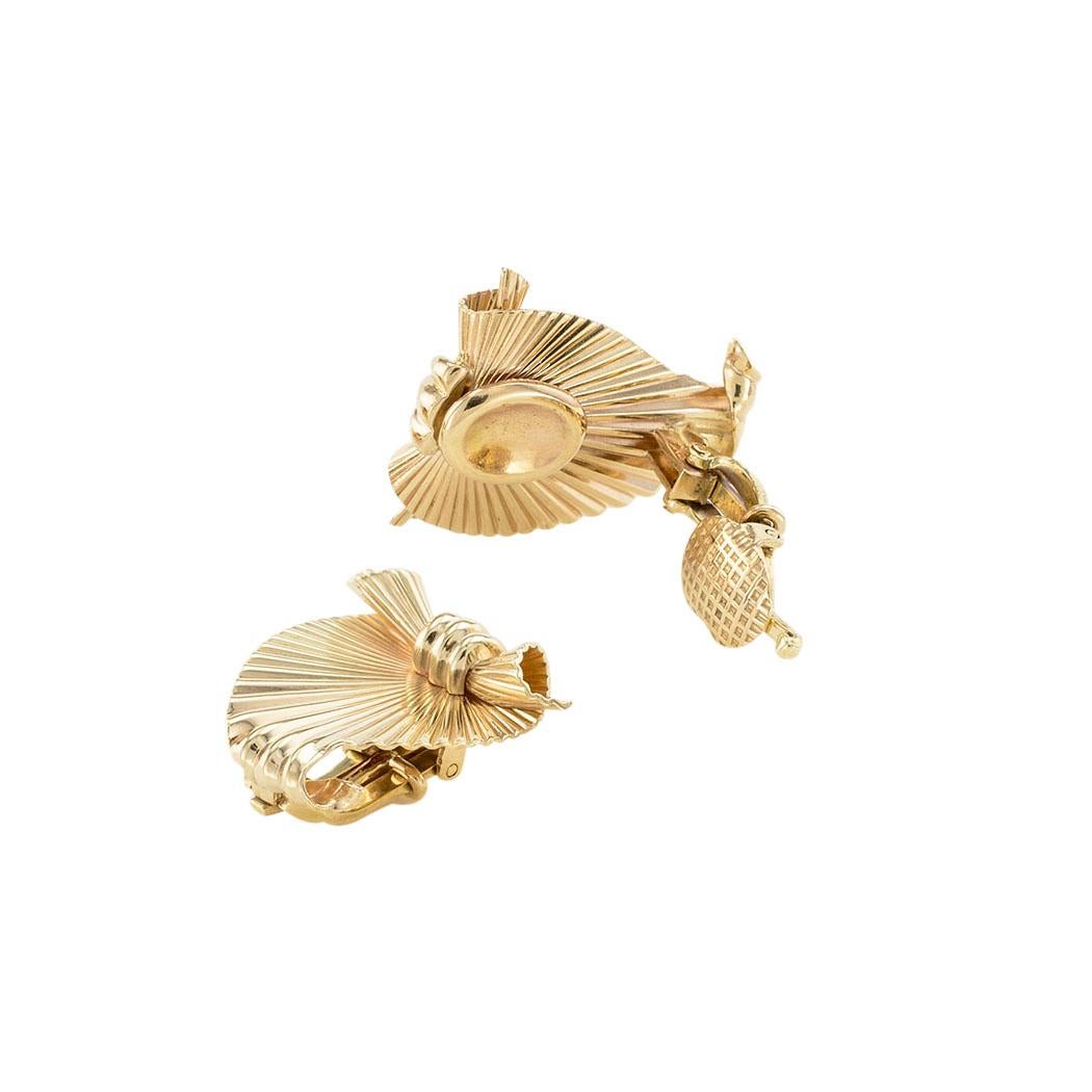 Retro Yellow Gold Brooch Matching Earrings Set For Sale 1