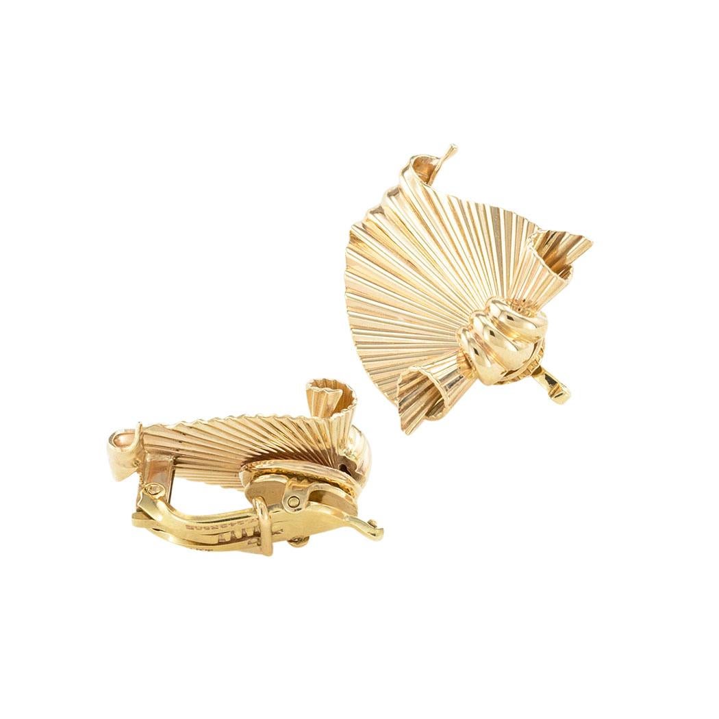 Retro Yellow Gold Brooch Matching Earrings Set For Sale 2