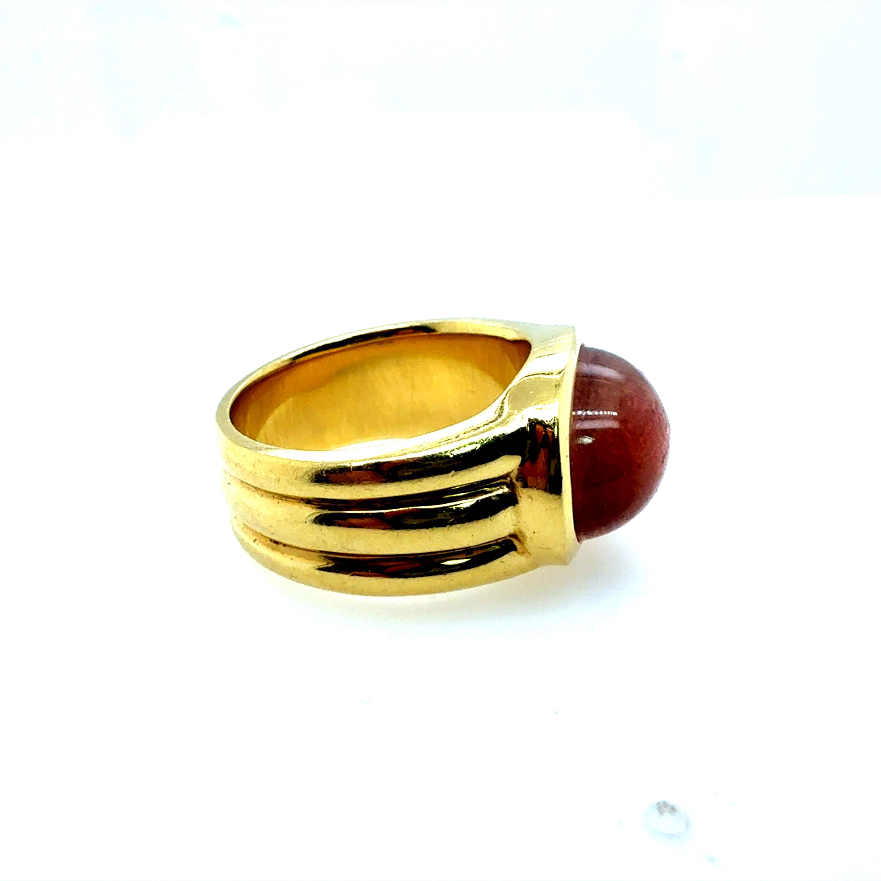 Retro Yellow Gold Cabochon Sunstone Feldspar Cocktail Ring, Circa 1980 For Sale 1