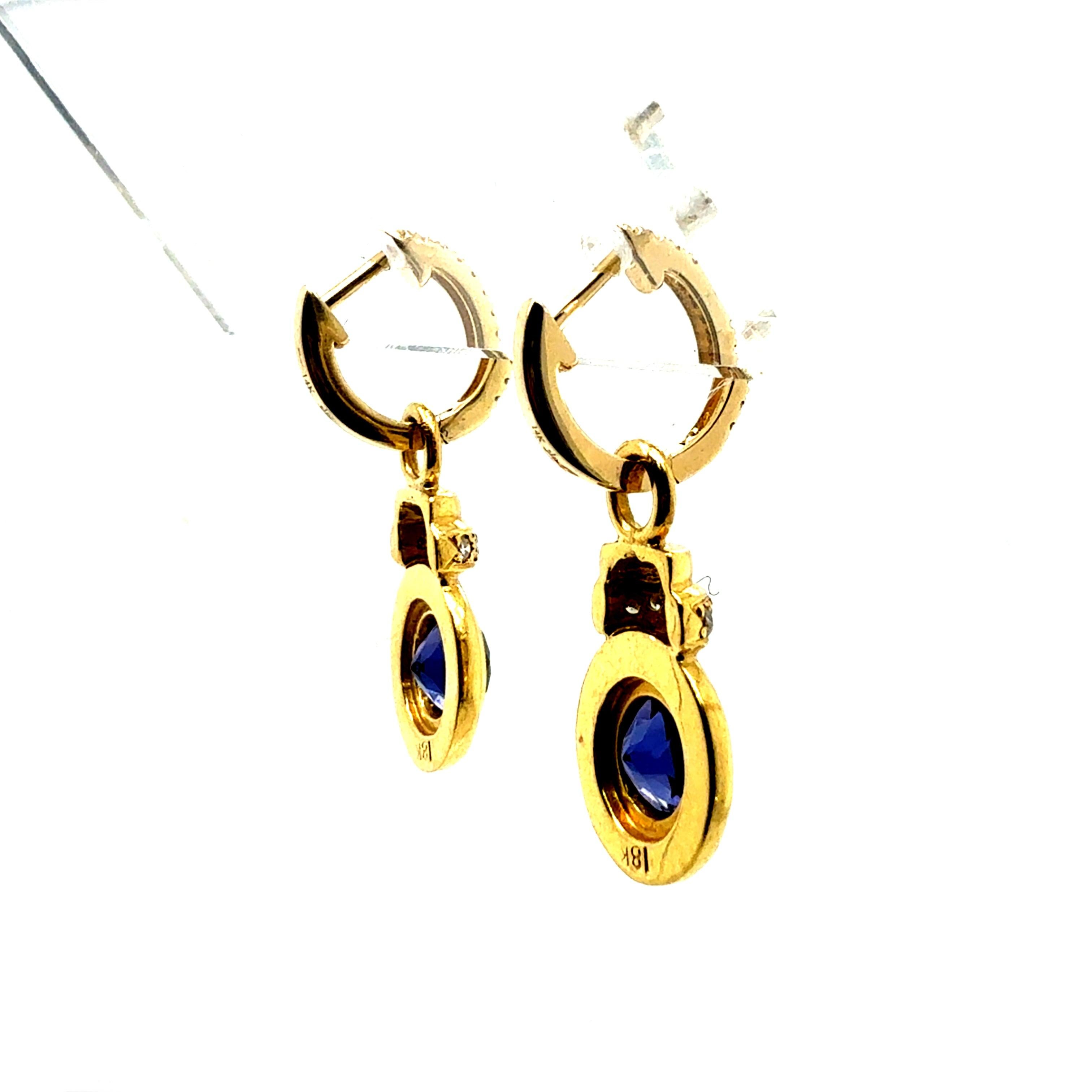 Orecchini pendenti in oro giallo retrò con diamanti naturali e tsavoriti In condizioni buone in vendita a Los Angeles, CA