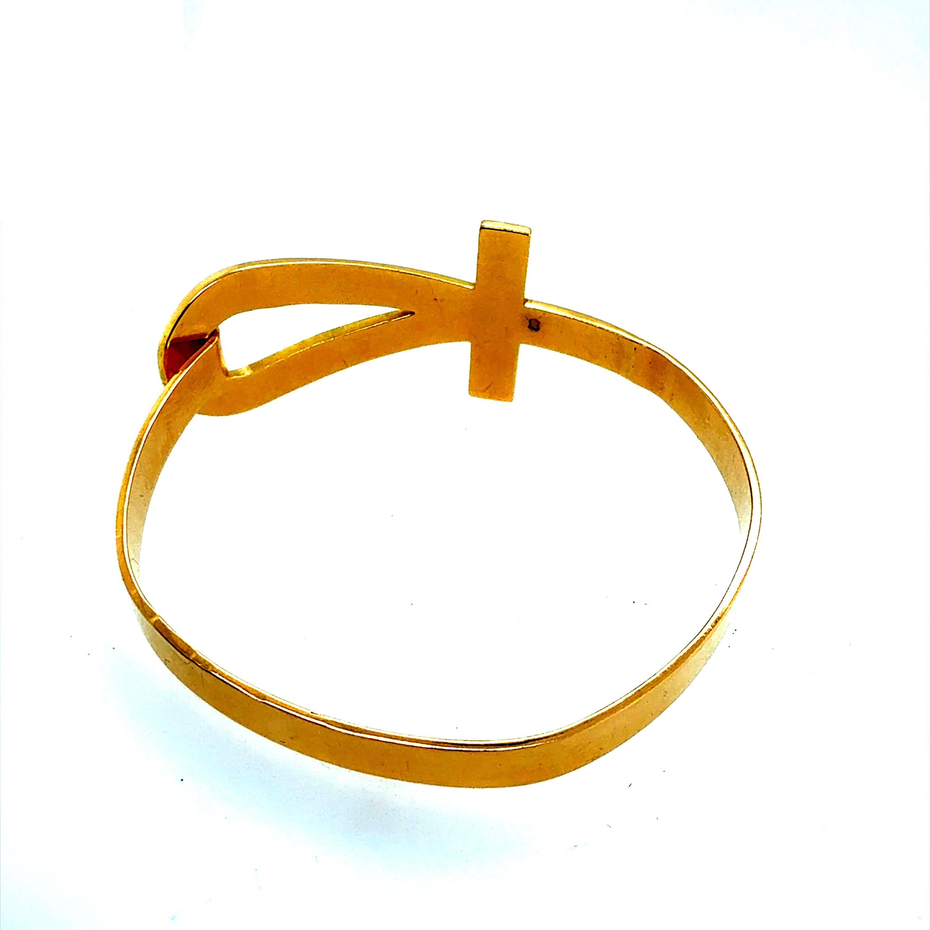Bracciale retrò in oro giallo 18 carati con un elegante motivo Ankh egiziano, l'antico simbolo che rappresenta la 