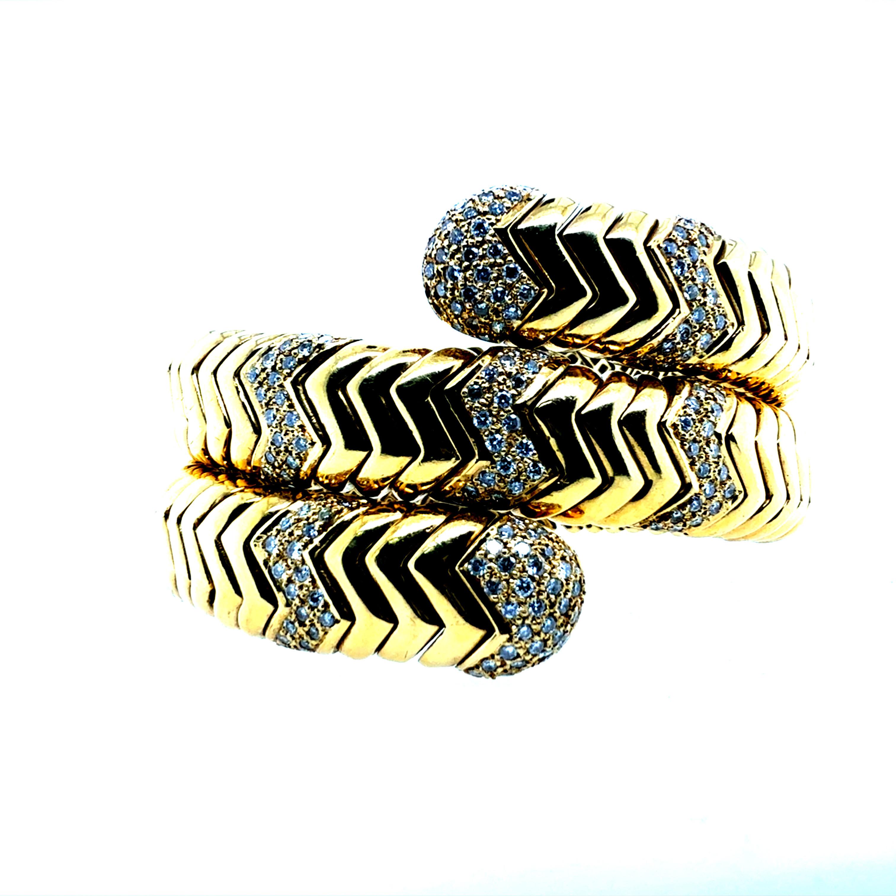 Retro Gelbgold Flexible Schlange Manschette Aussage Armband Circa 1970 Damen im Angebot