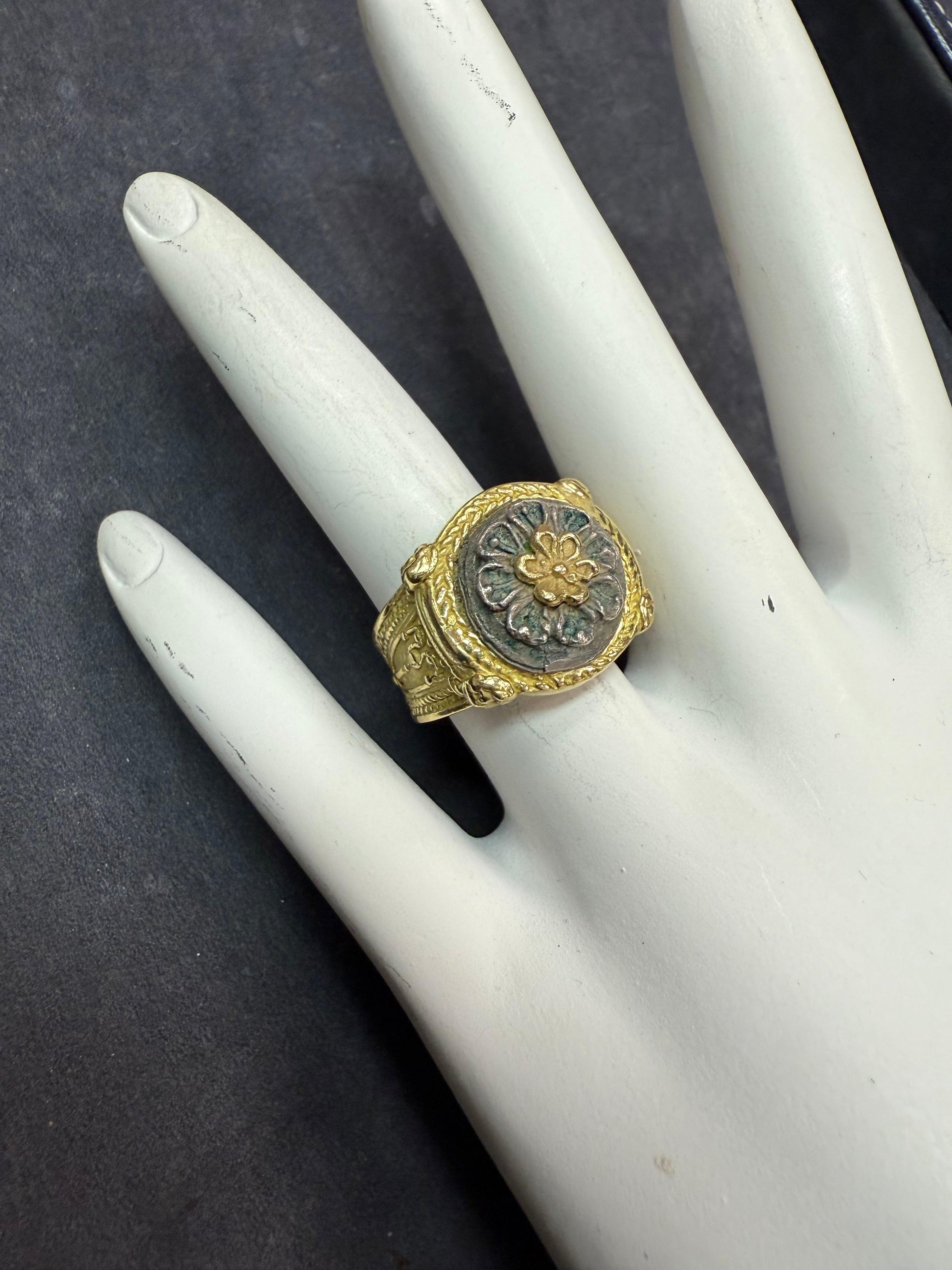 Retro Yellow Gold Floral Petal Medallion Style Statement Ring Circa 1985 In Good Condition For Sale In Los Angeles, CA