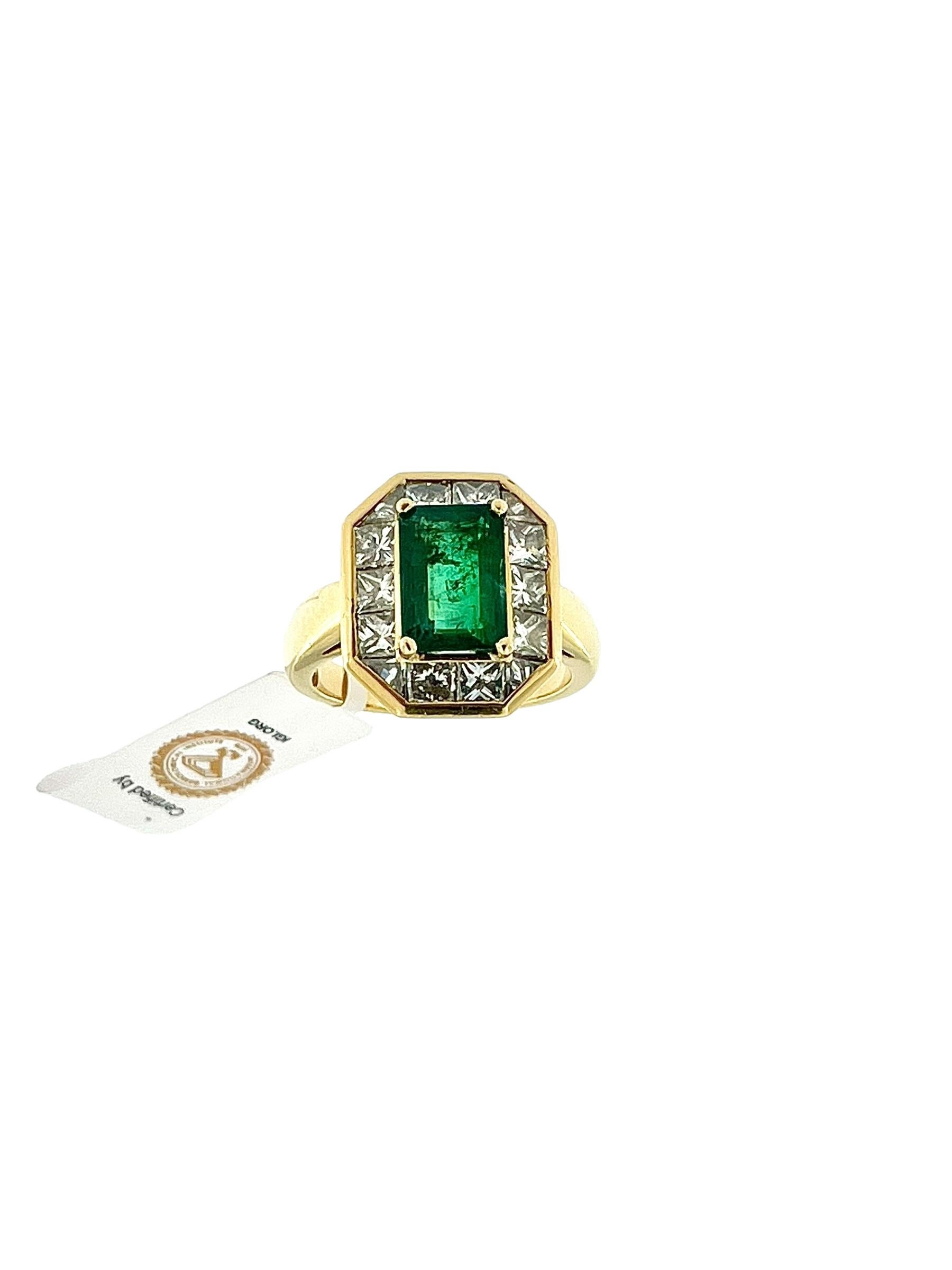 Retro Yellow Gold French Cocktail Ring with Diamonds and Emerald IGI Certified In Good Condition For Sale In Esch sur Alzette, Esch-sur-Alzette